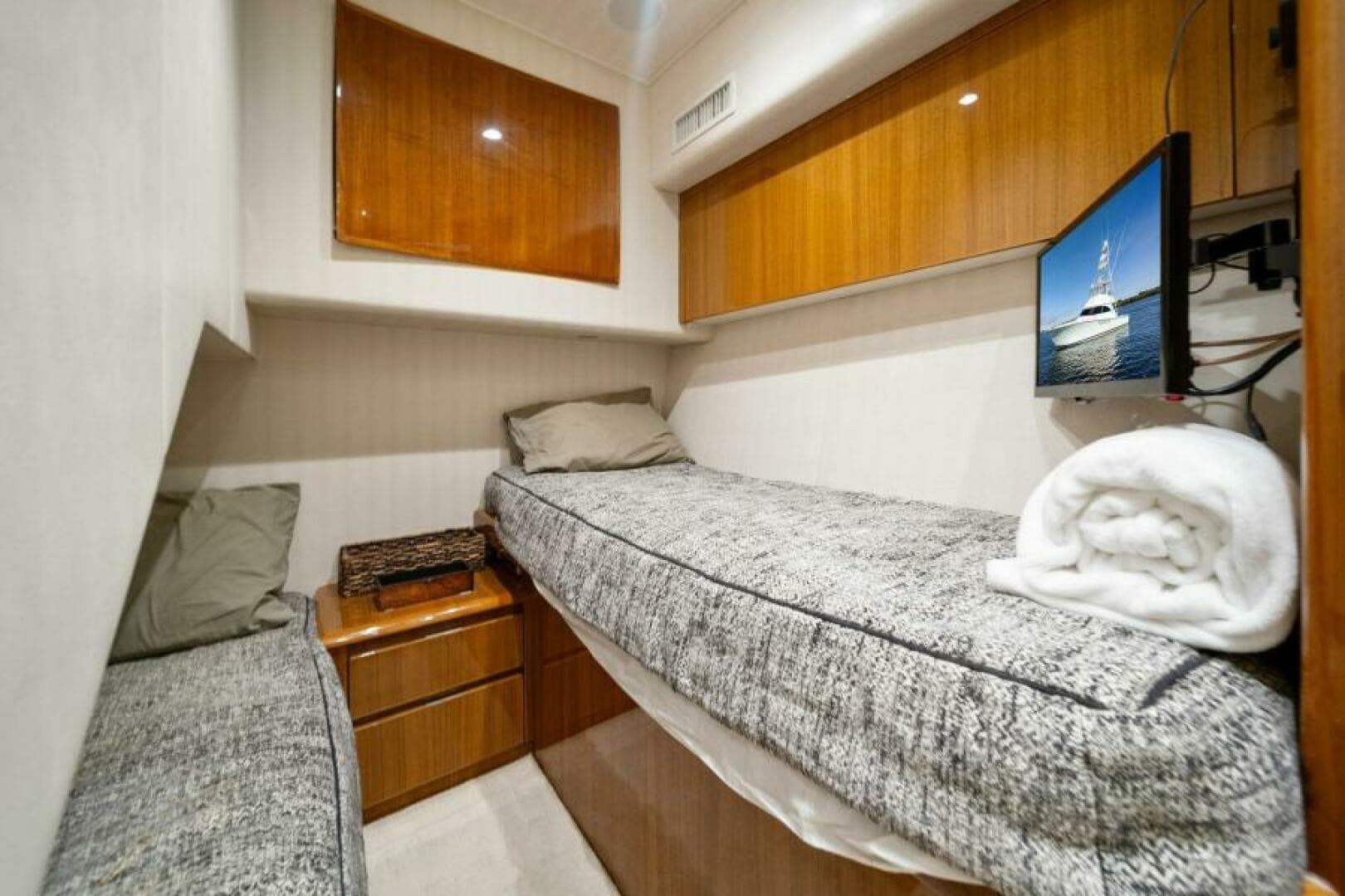 2016 Viking 55 Convertible — photo 22