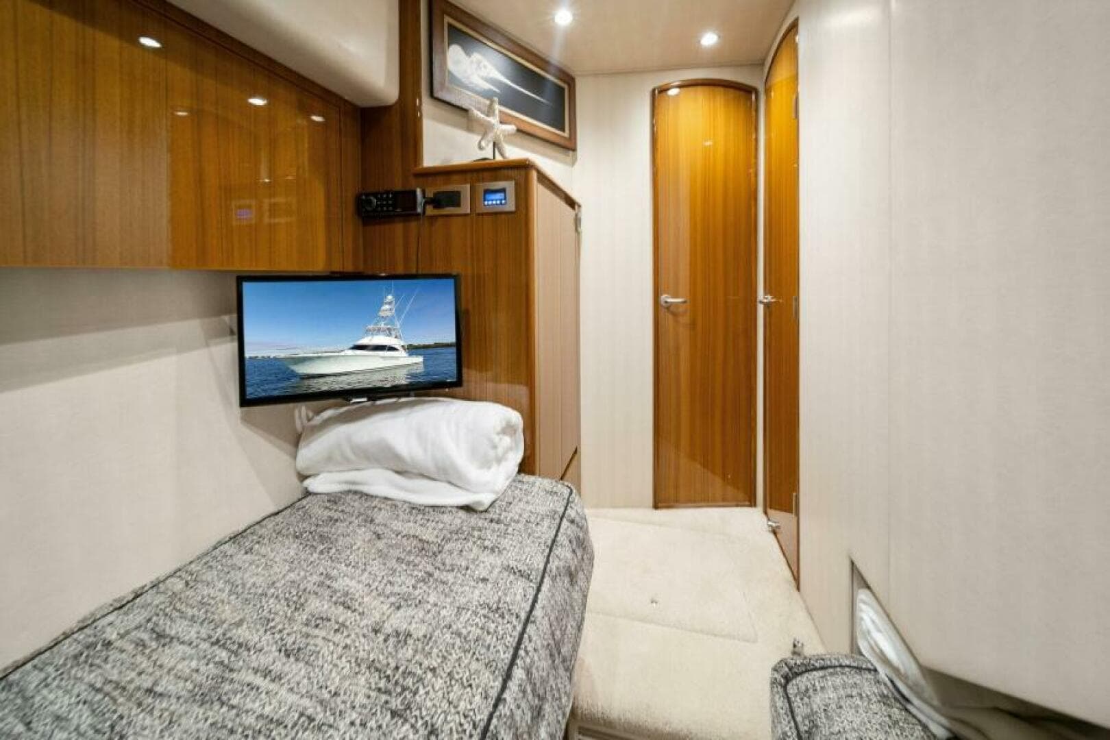 2016 Viking 55 Convertible — photo 23