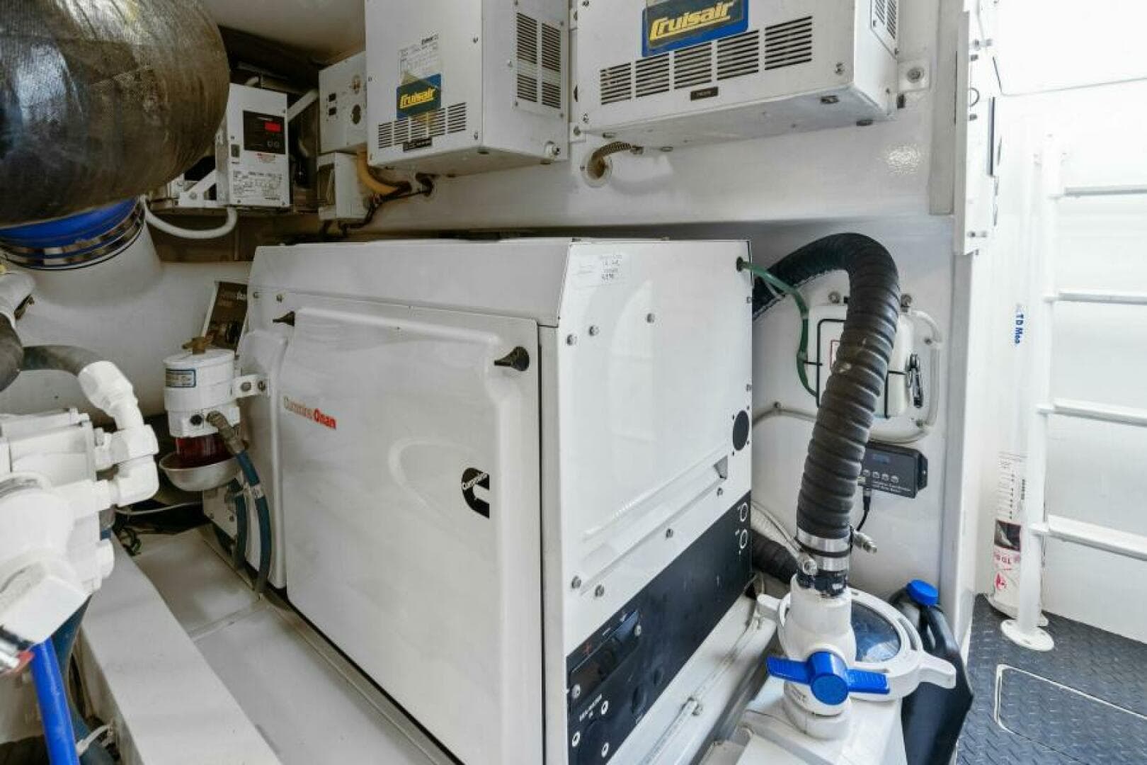 2016 Viking 55 Convertible — photo 51