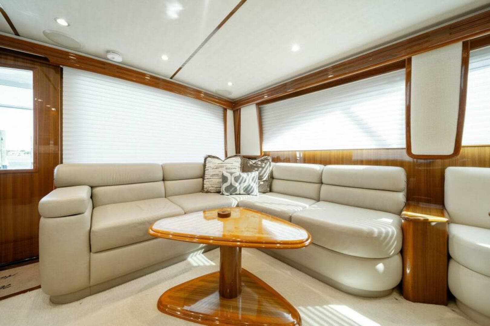 2016 Viking 55 Convertible — photo 10