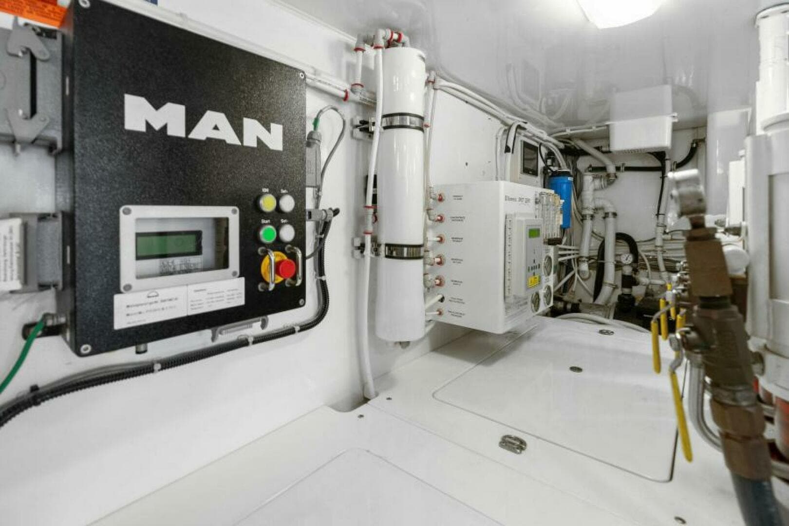 2016 Viking 55 Convertible — photo 49