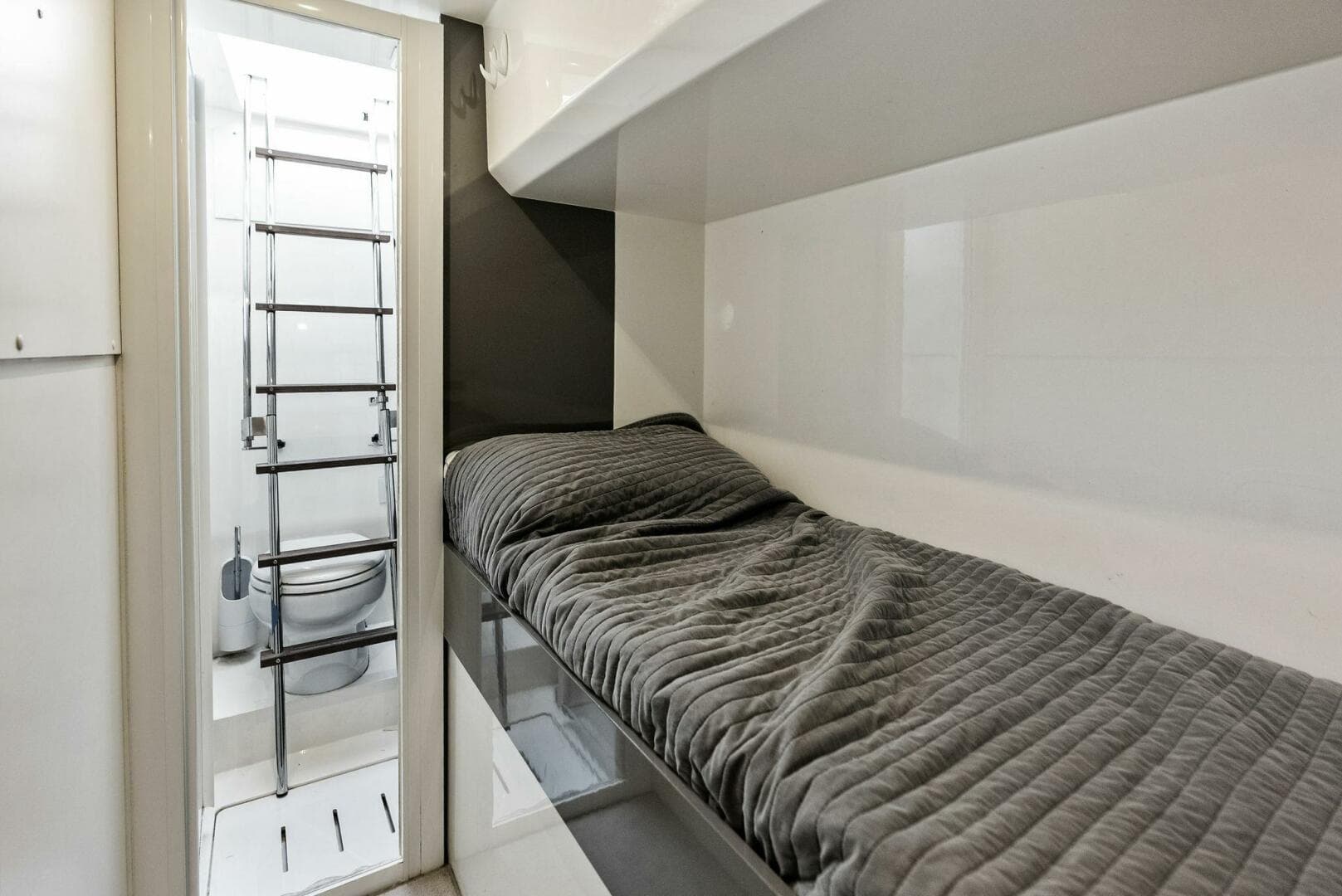 2018 Ferretti Yachts 800 — photo 90