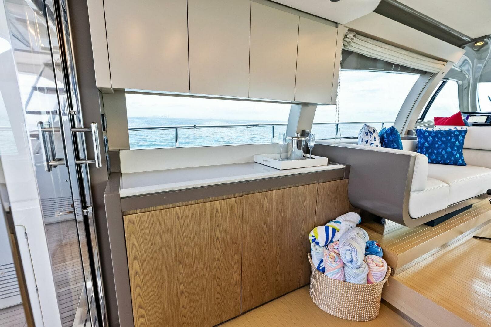 2018 Ferretti Yachts 800 — photo 59
