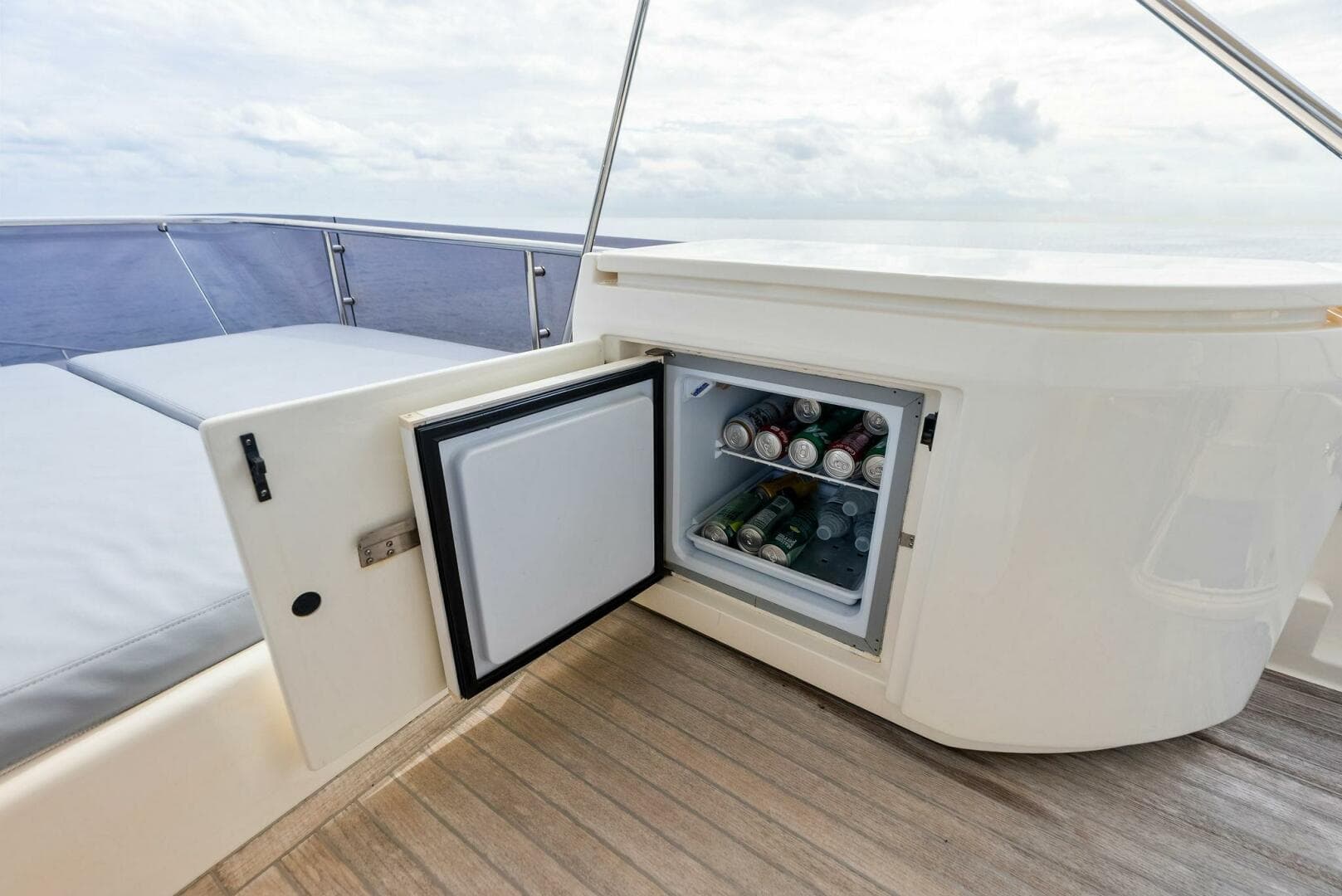 2018 Ferretti Yachts 800 — photo 51