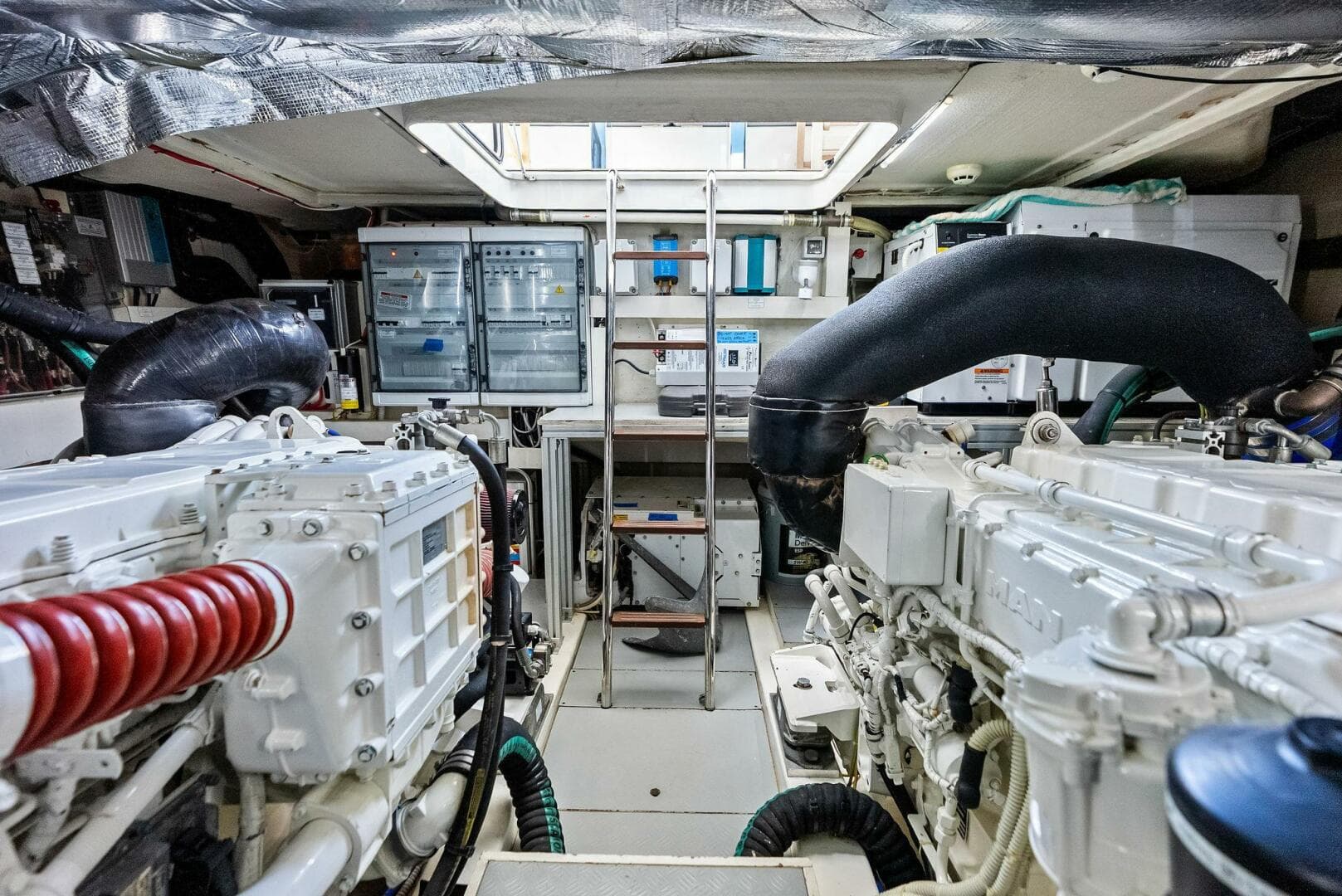 2018 Ferretti Yachts 800 — photo 93