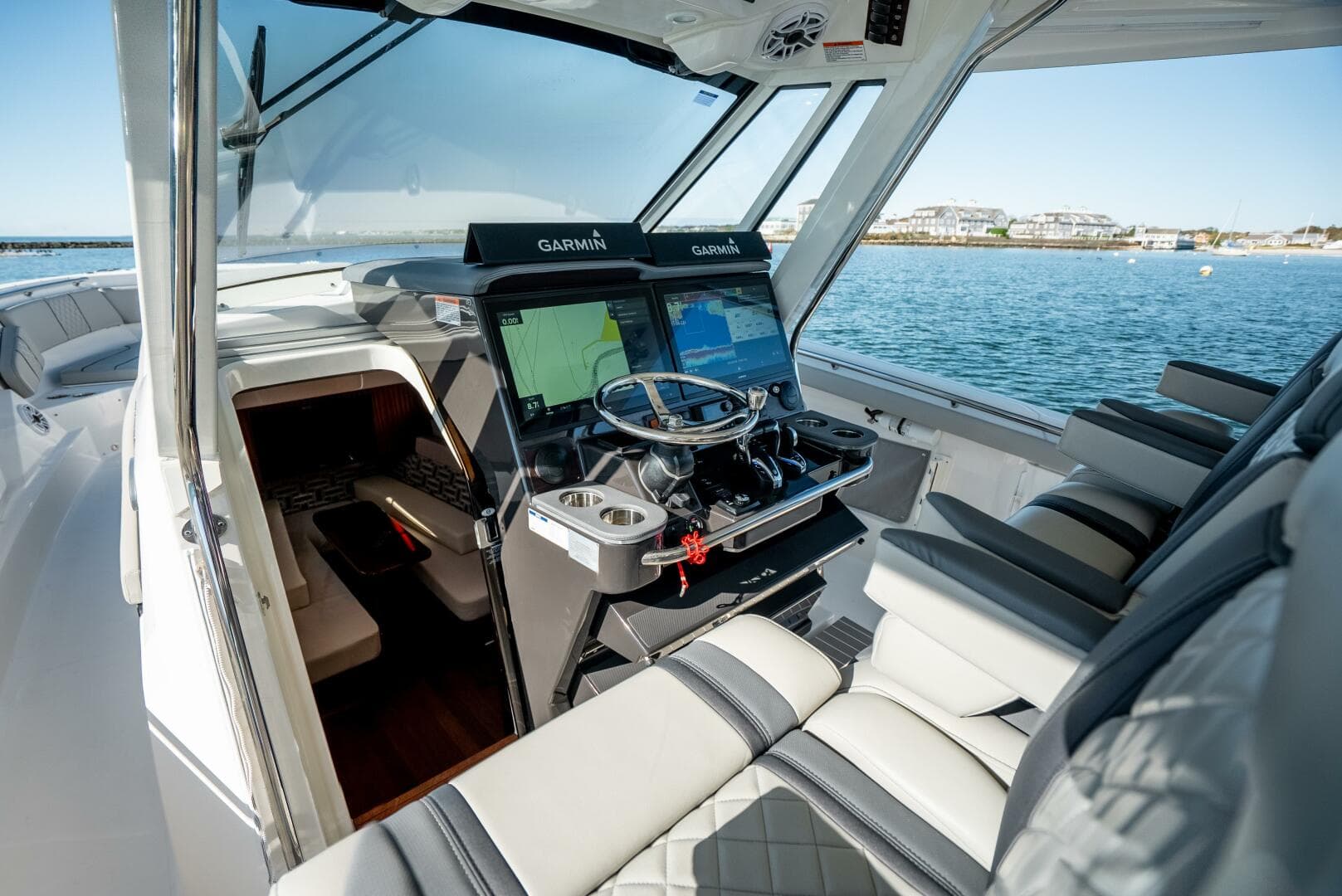 2023 Pursuit S428 — photo 16