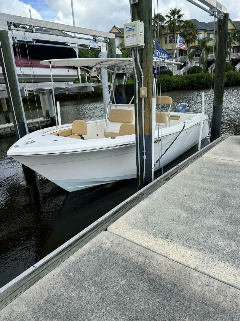 2019 Cobia 22 Center Console — photo 6