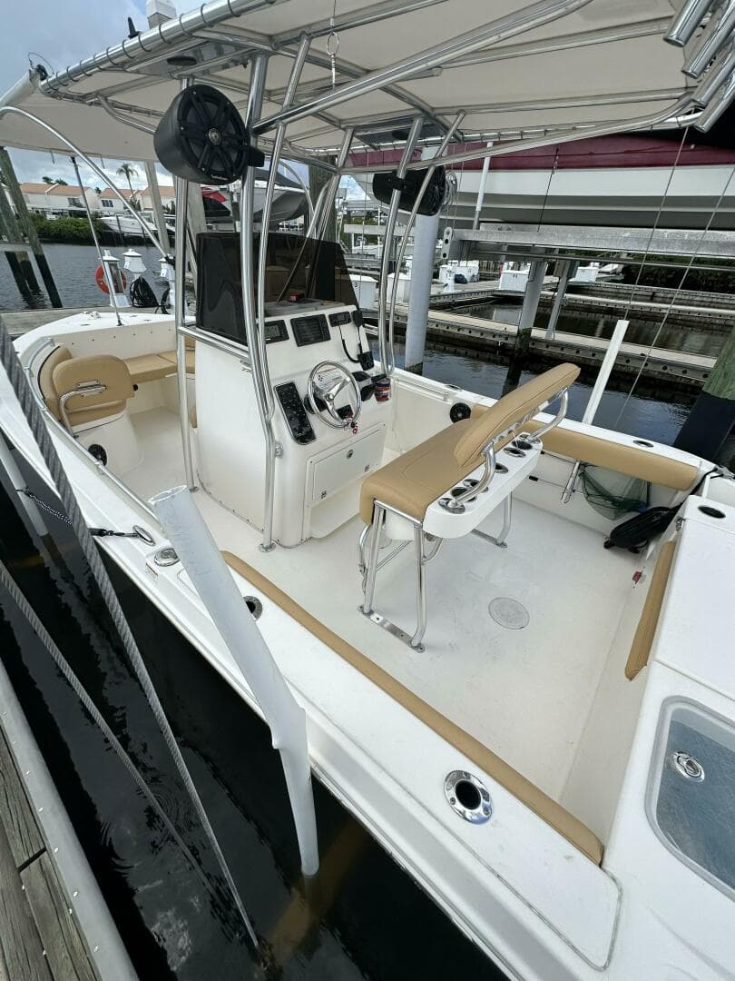 2019 Cobia 22 Center Console — photo 9