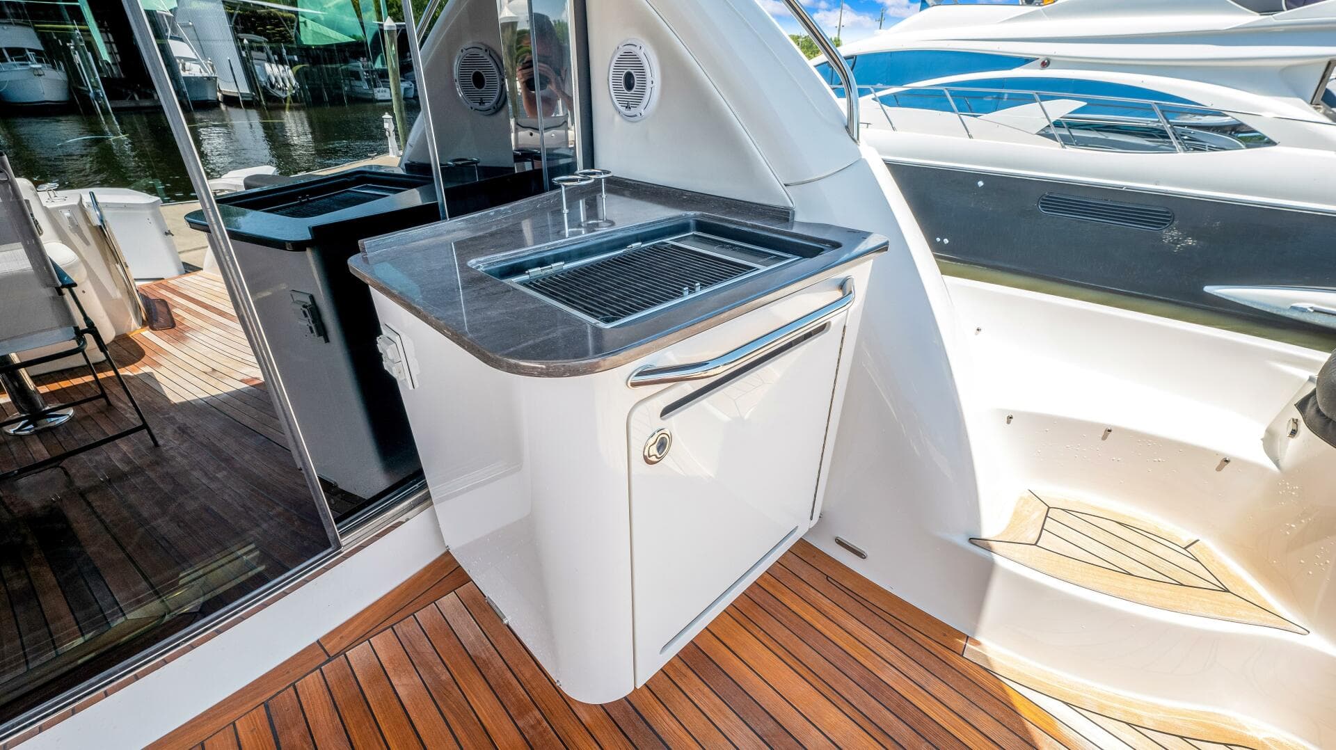 2013 Sea Ray 610 Sundancer — photo 52