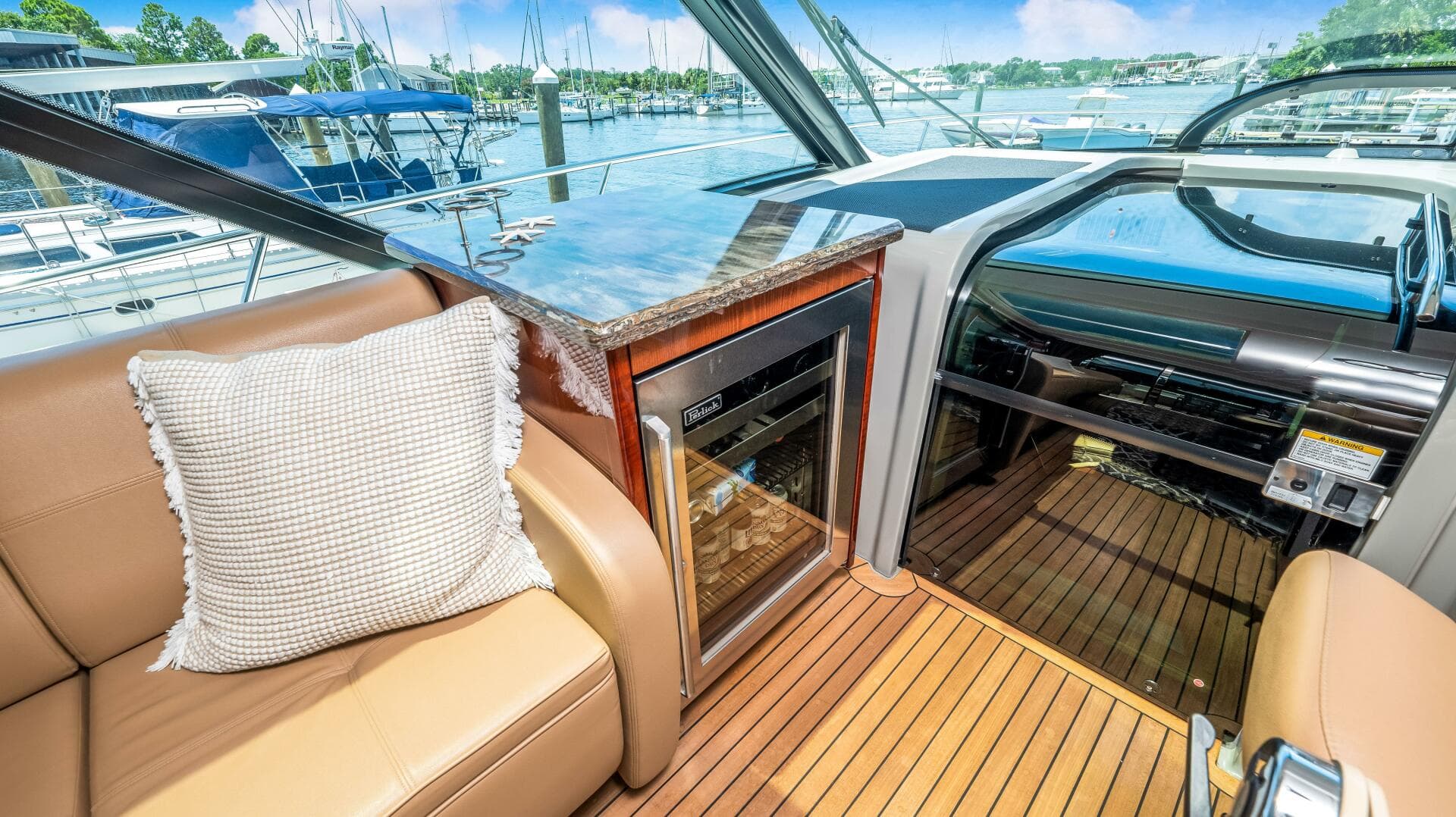 2013 Sea Ray 610 Sundancer — photo 21