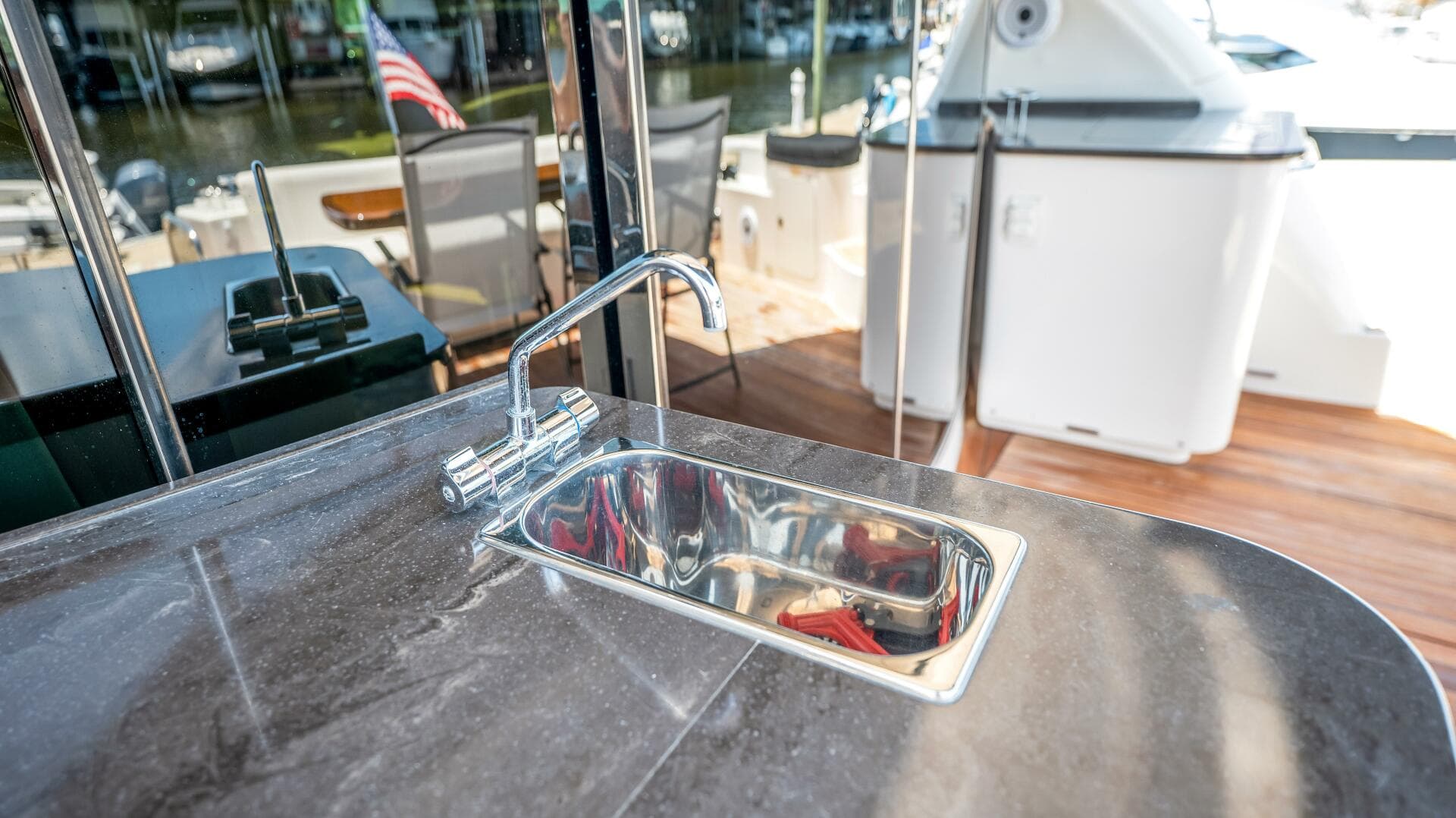 2013 Sea Ray 610 Sundancer — photo 57