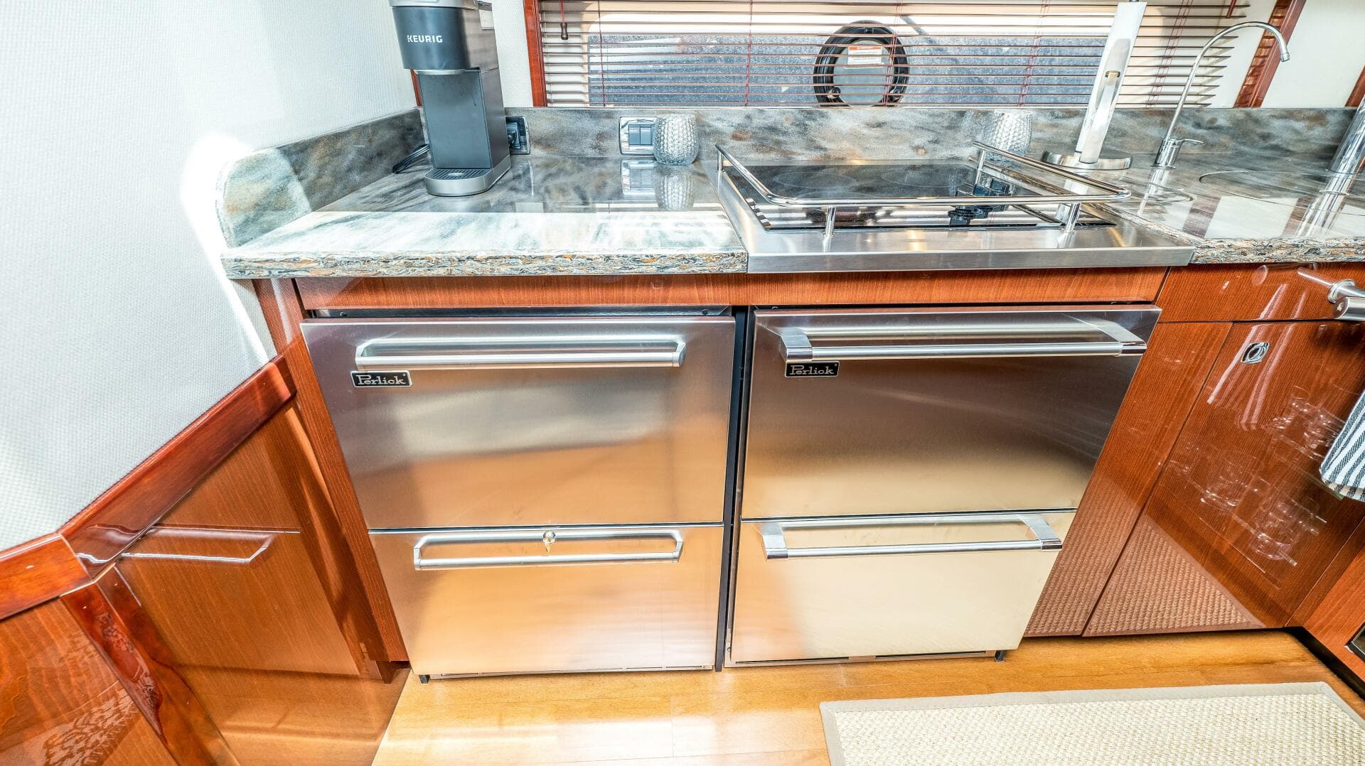 2013 Sea Ray 610 Sundancer — photo 24