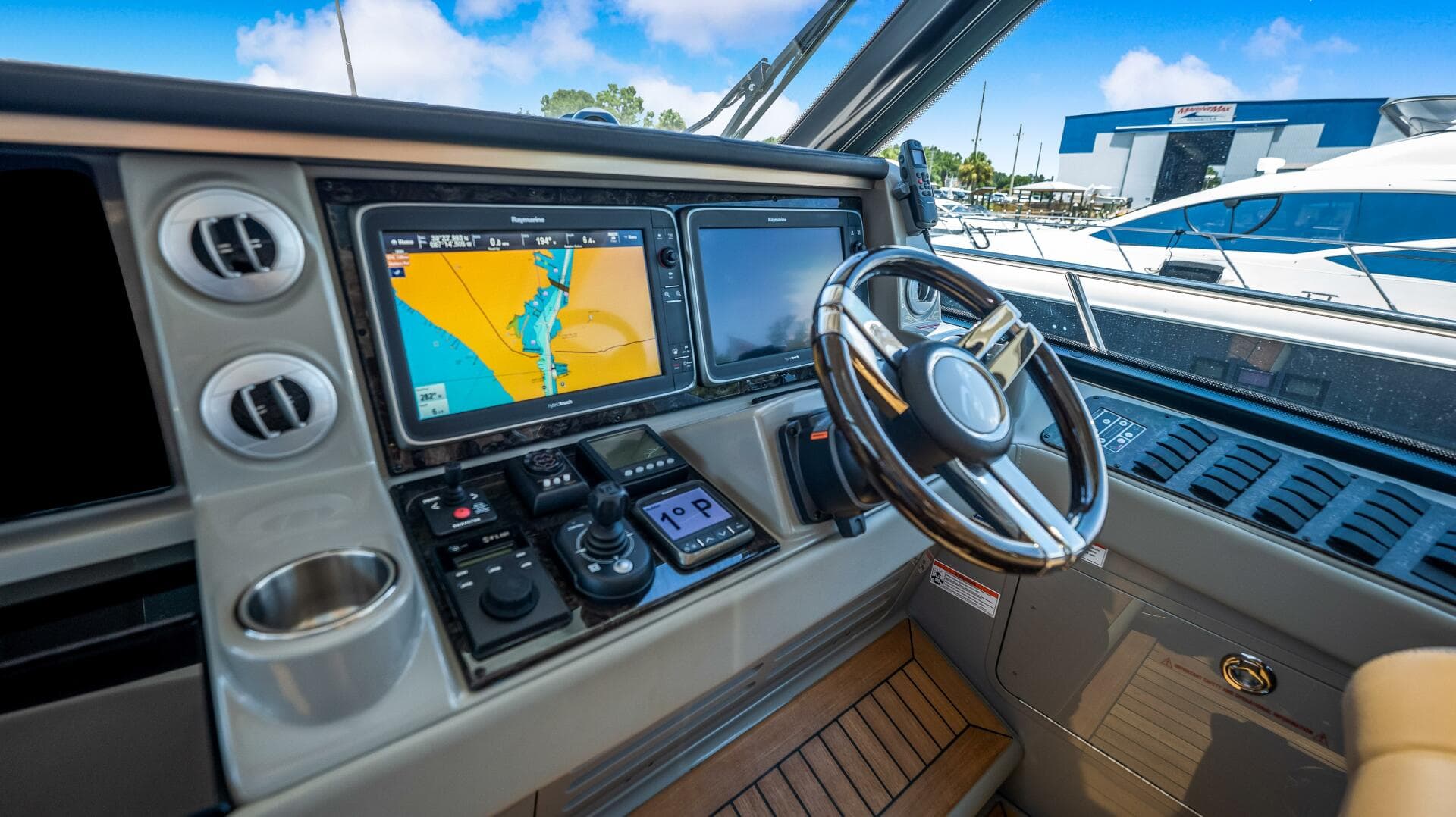 2013 Sea Ray 610 Sundancer — photo 66