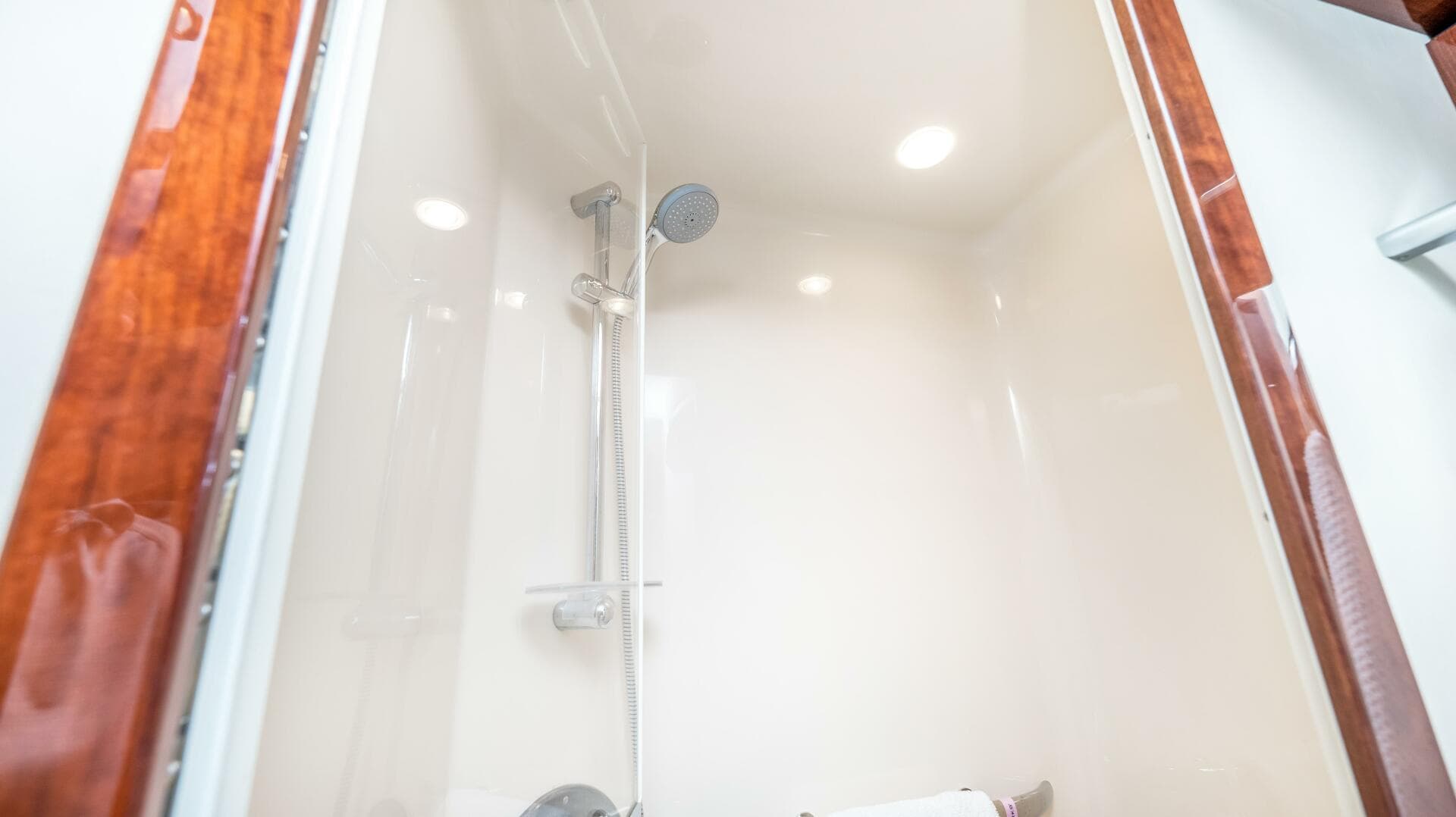 2013 Sea Ray 610 Sundancer — photo 90