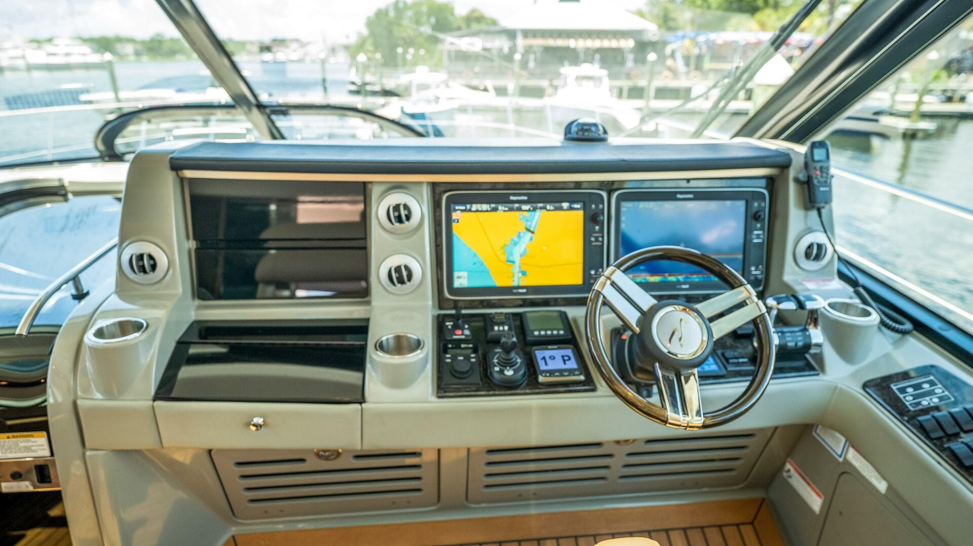 2013 Sea Ray 610 Sundancer — photo 74