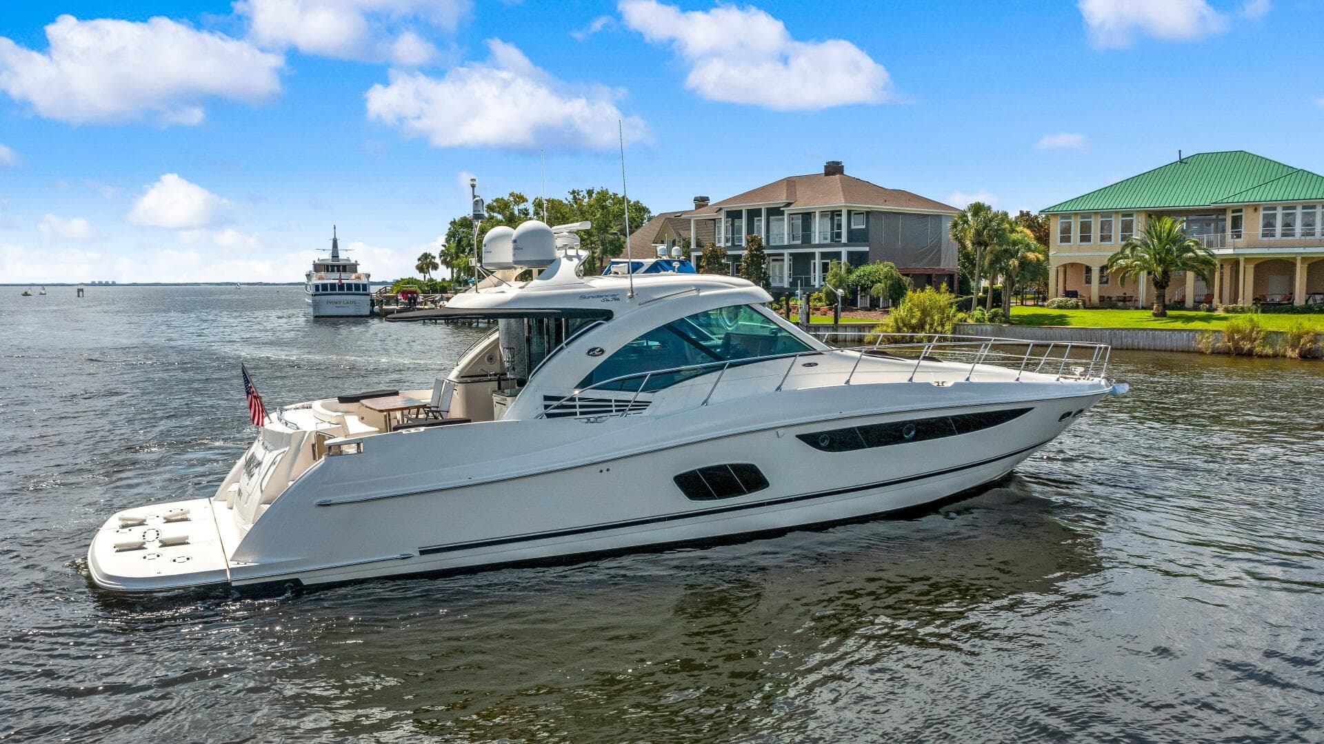 2013 Sea Ray 610 Sundancer — photo 3