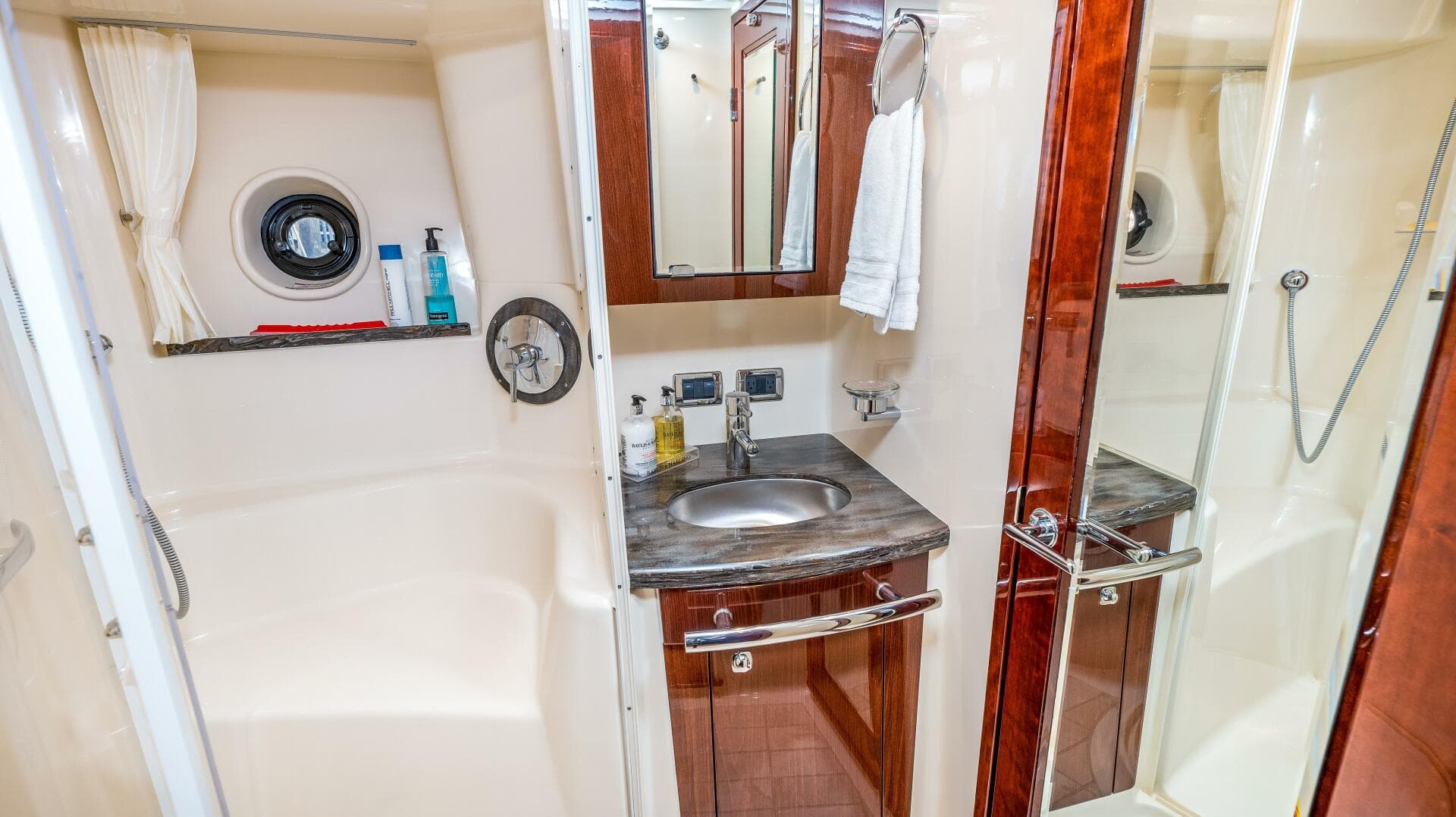 2013 Sea Ray 610 Sundancer — photo 85