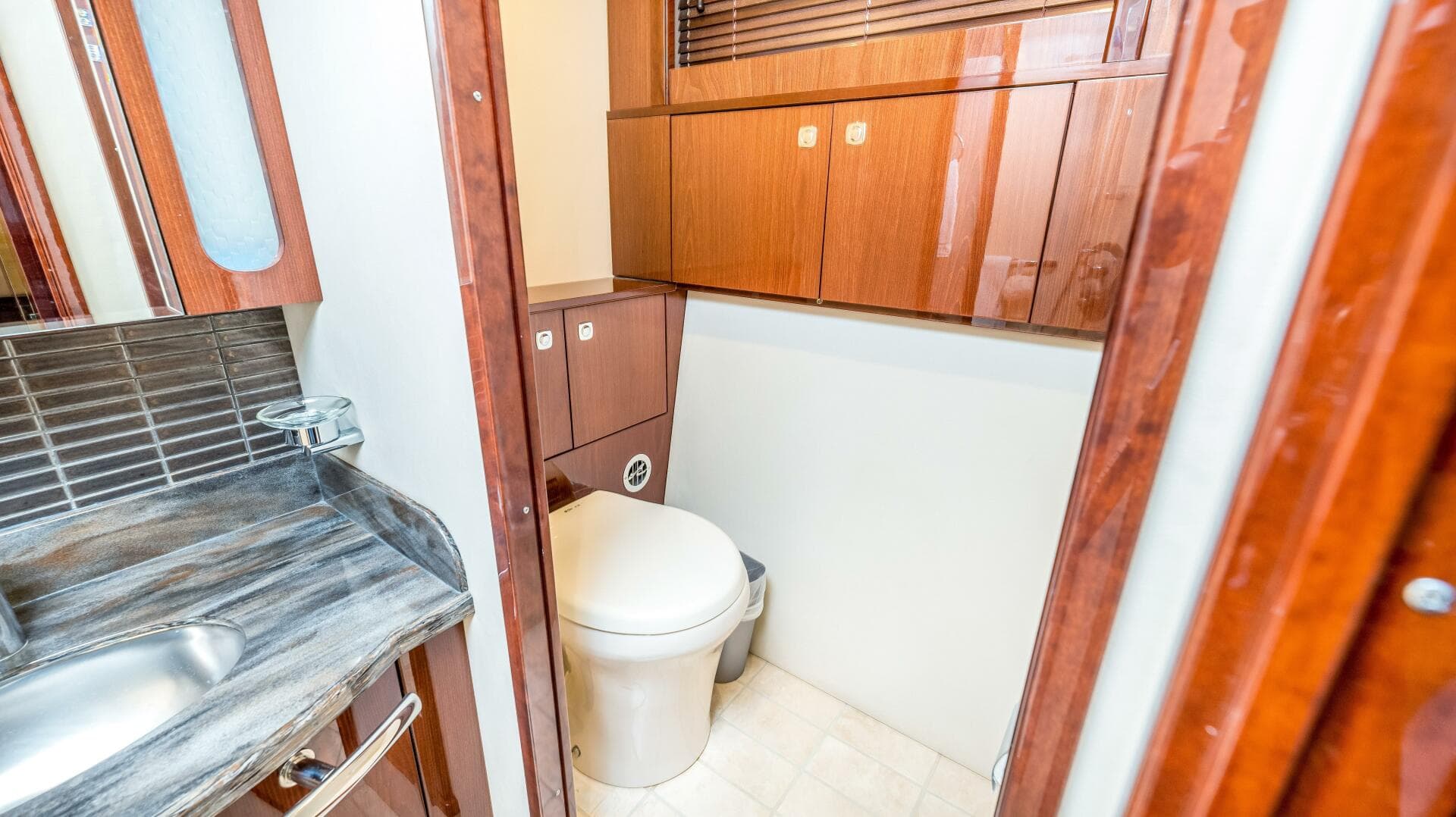 2013 Sea Ray 610 Sundancer — photo 88