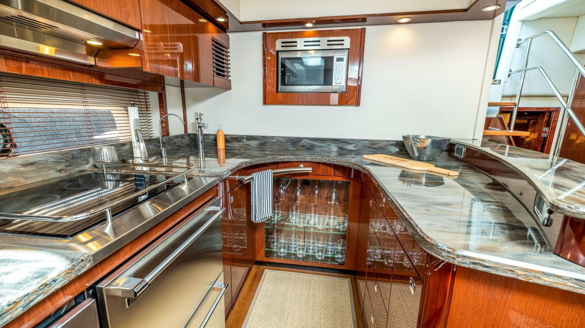 2013 Sea Ray 610 Sundancer — photo 23