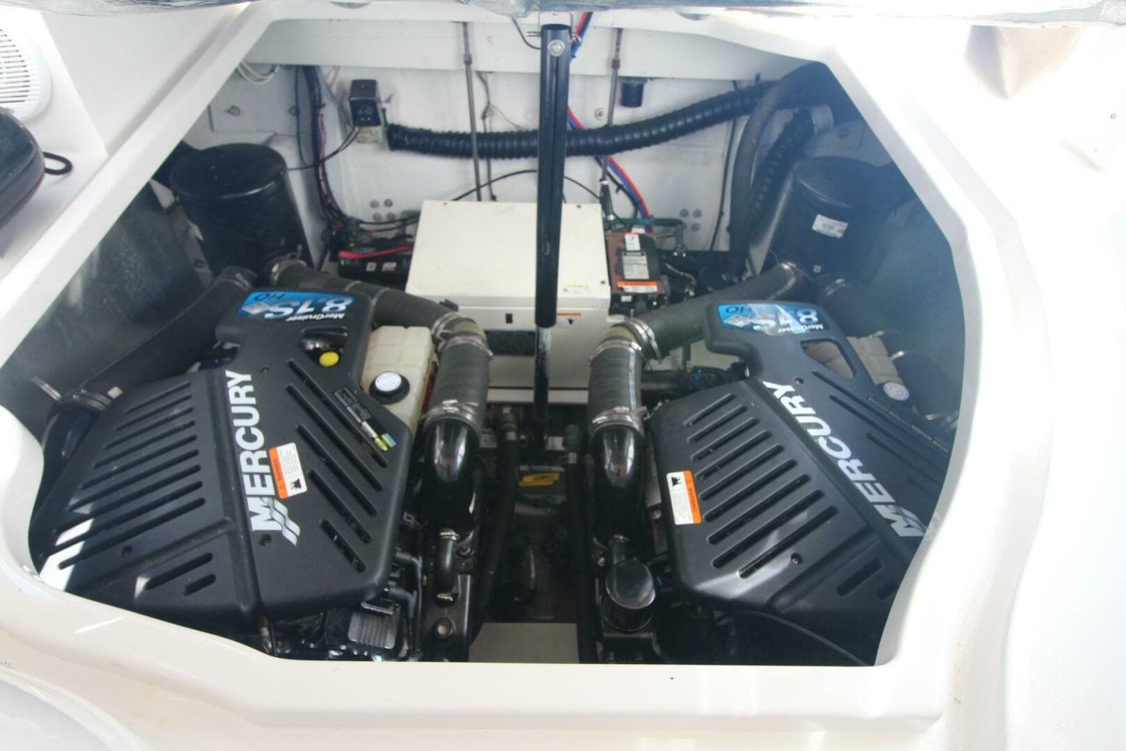 2004 Larson 370 Cabrio — photo 24