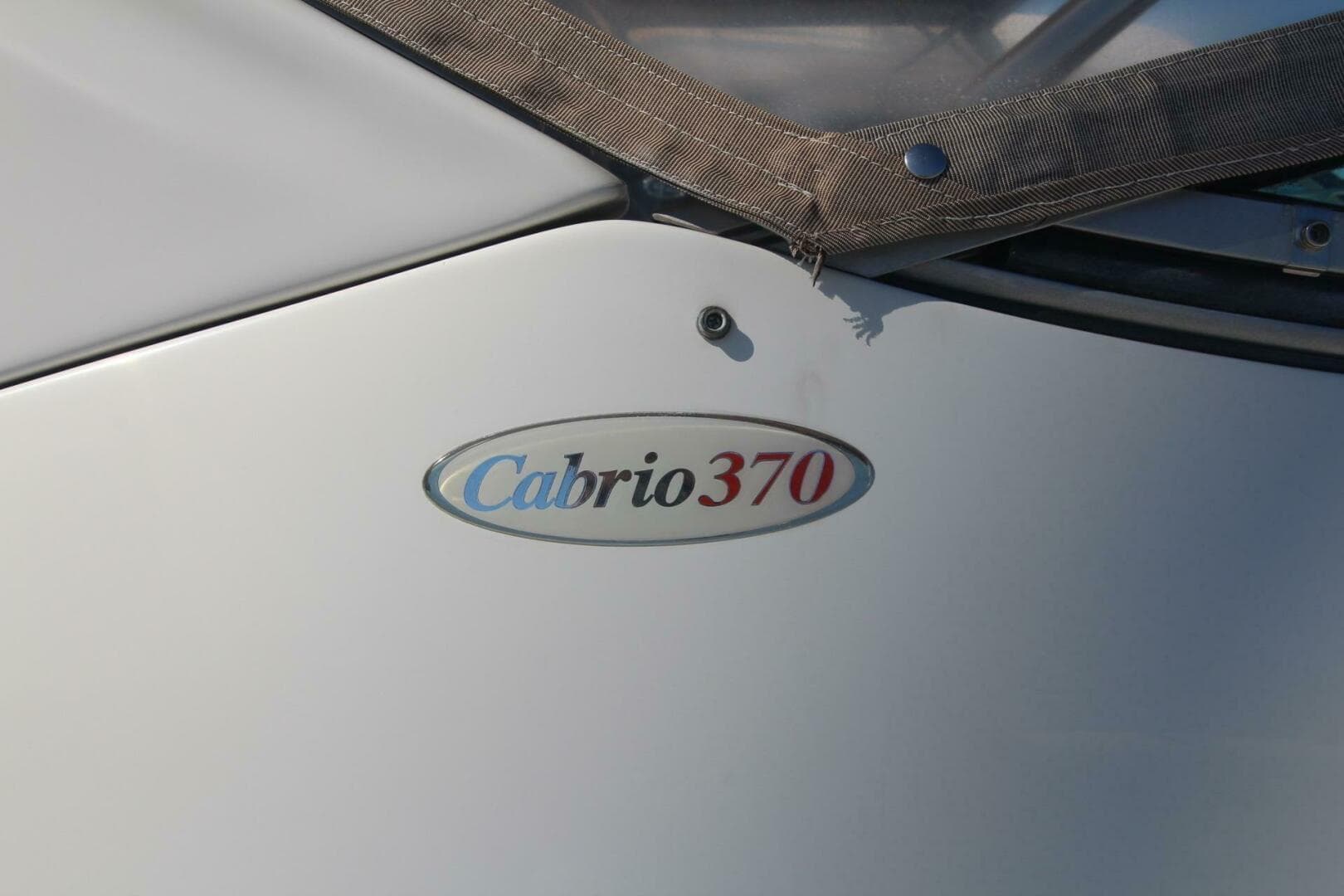 2004 Larson 370 Cabrio — photo 4
