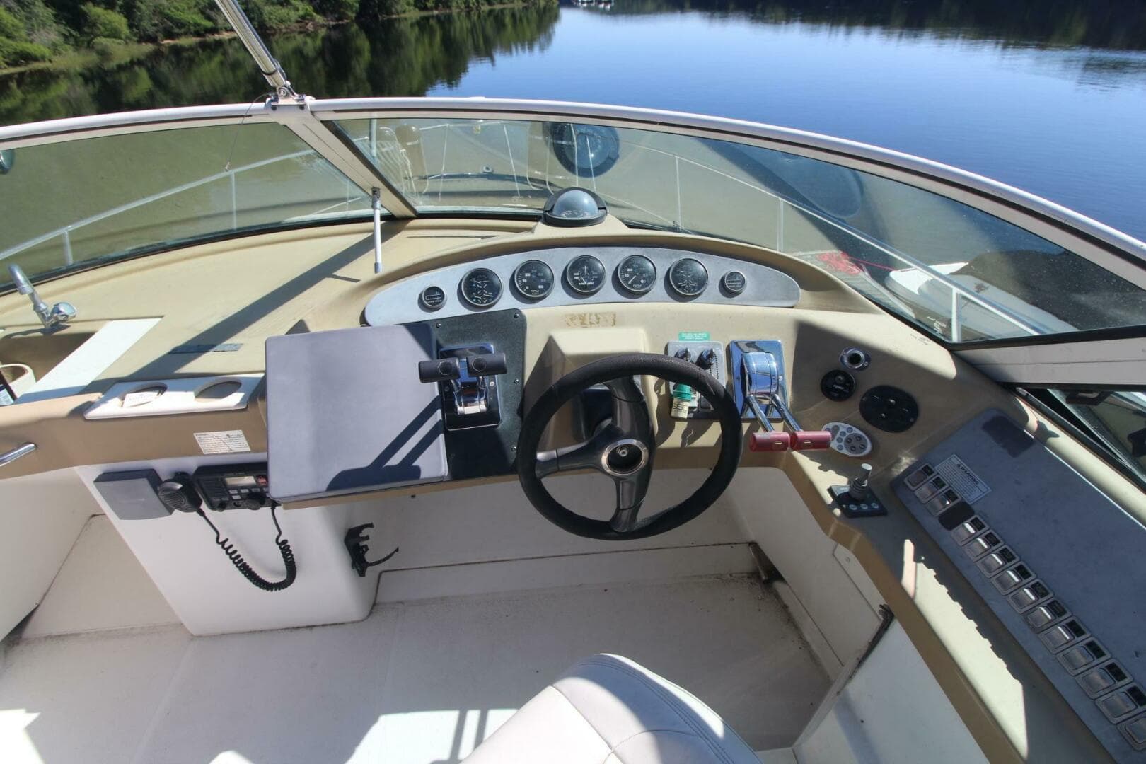 2001 Carver 350 Mariner — photo 14