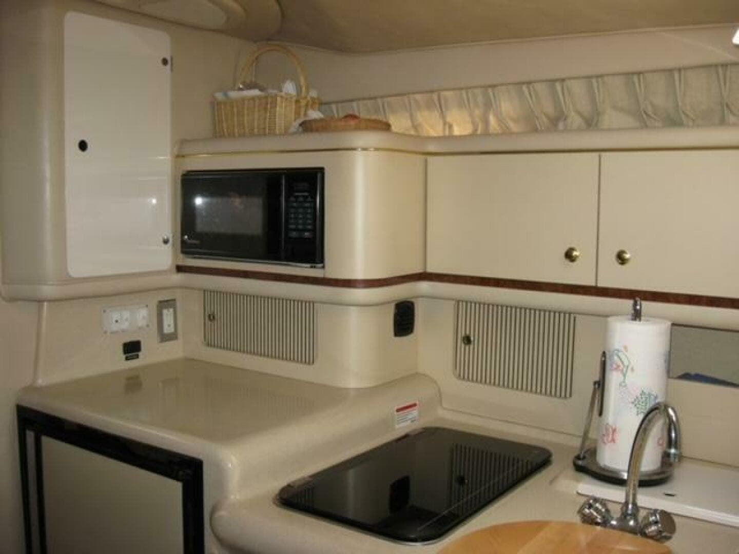 1998 Sea Ray 330 Express — photo 8