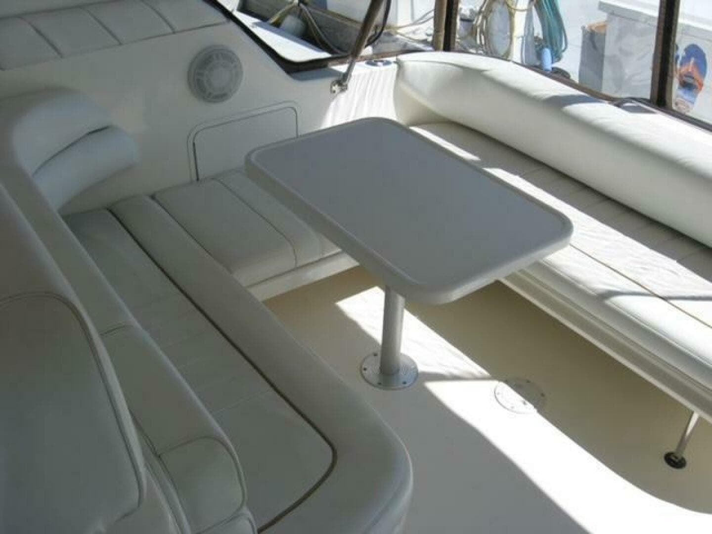 1998 Sea Ray 330 Express — photo 12