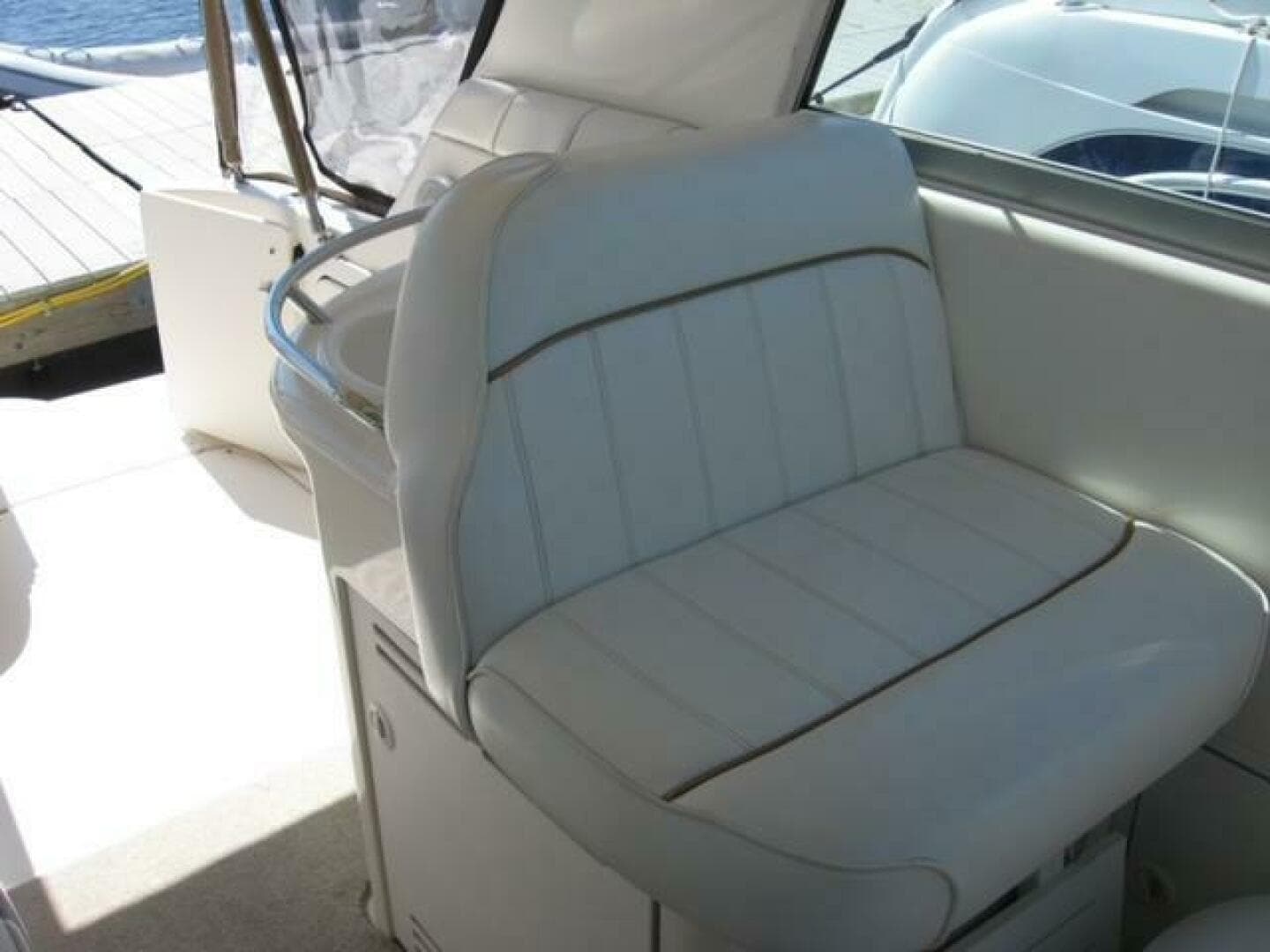 1998 Sea Ray 330 Express — photo 9