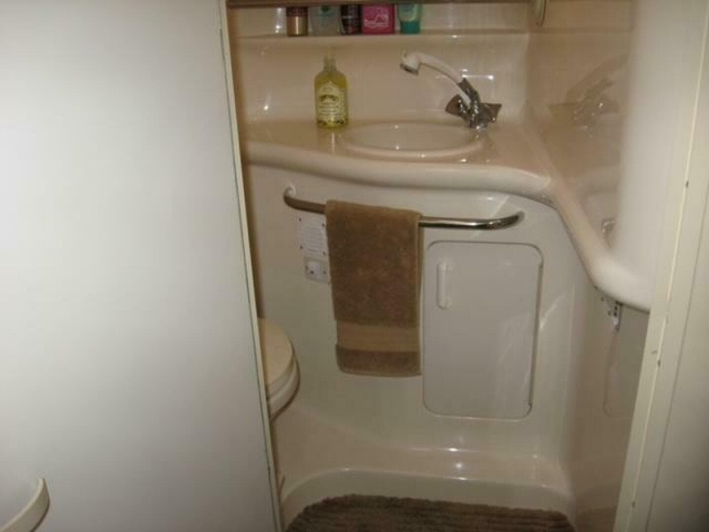 1998 Sea Ray 330 Express — photo 6