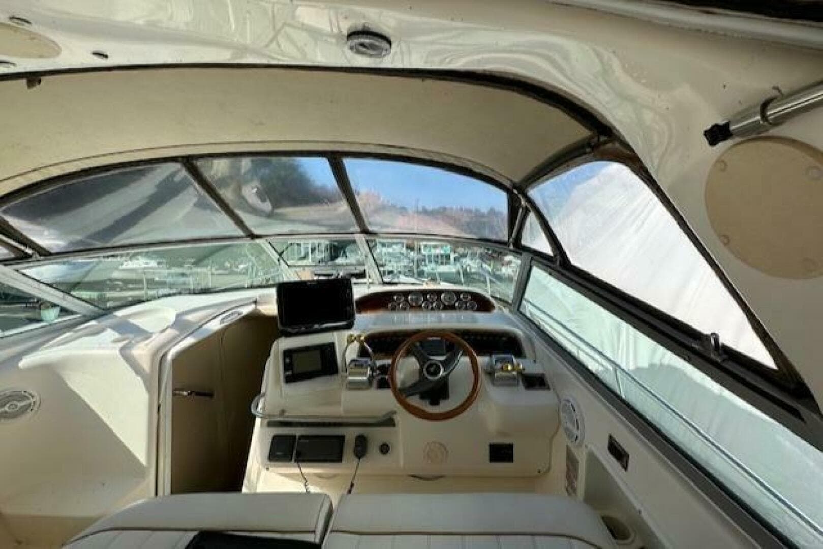 1998 Sea Ray 330 Express — photo 15