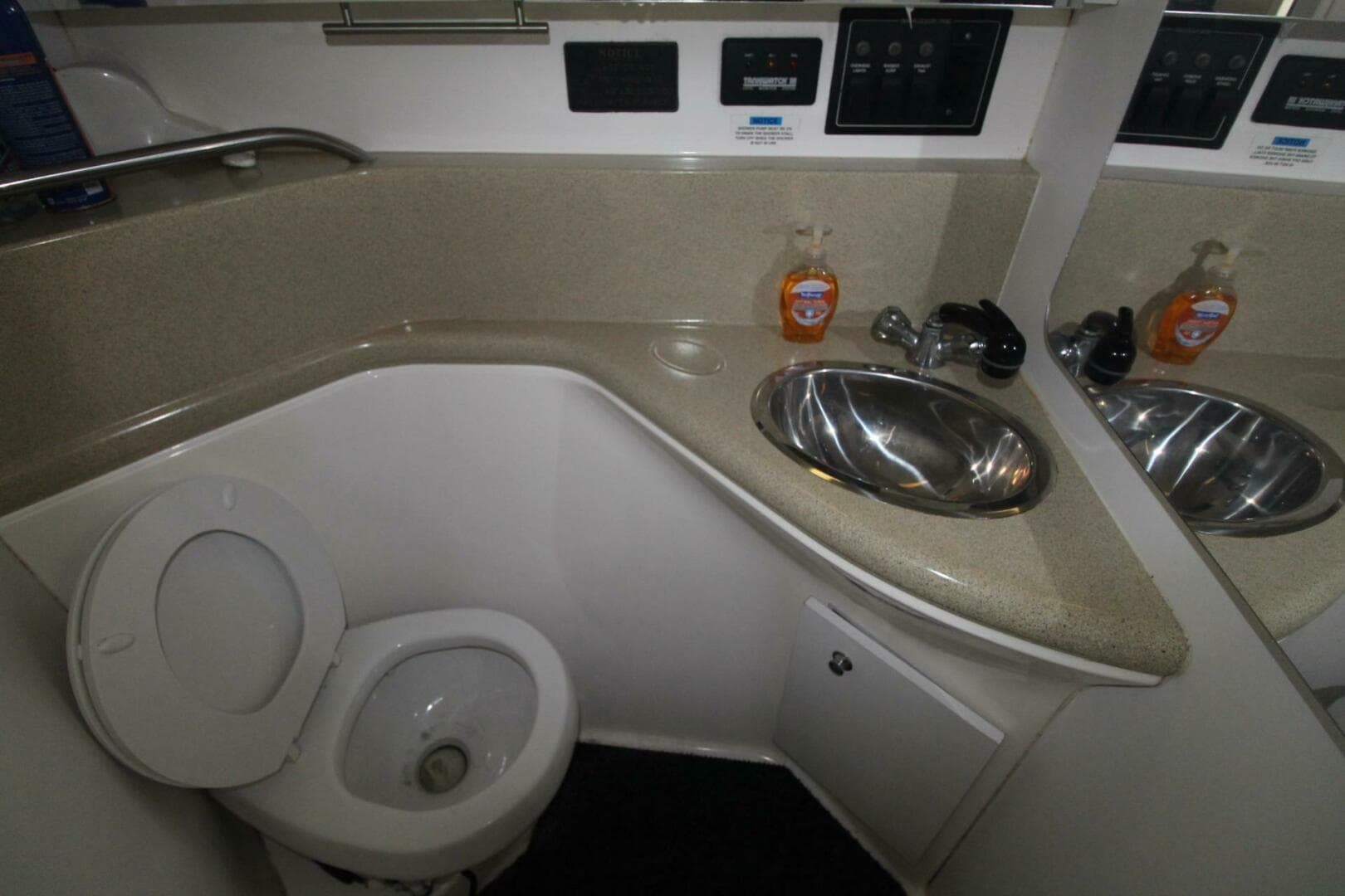 1998 Wellcraft 3200 Martinique — photo 12