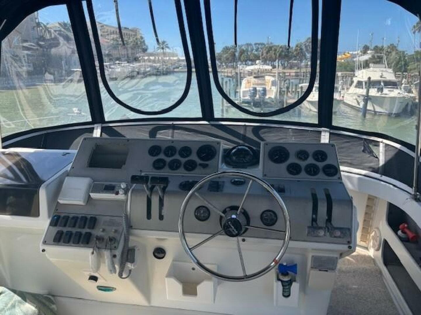 1996 Carver 355 Aft Cabin — photo 5