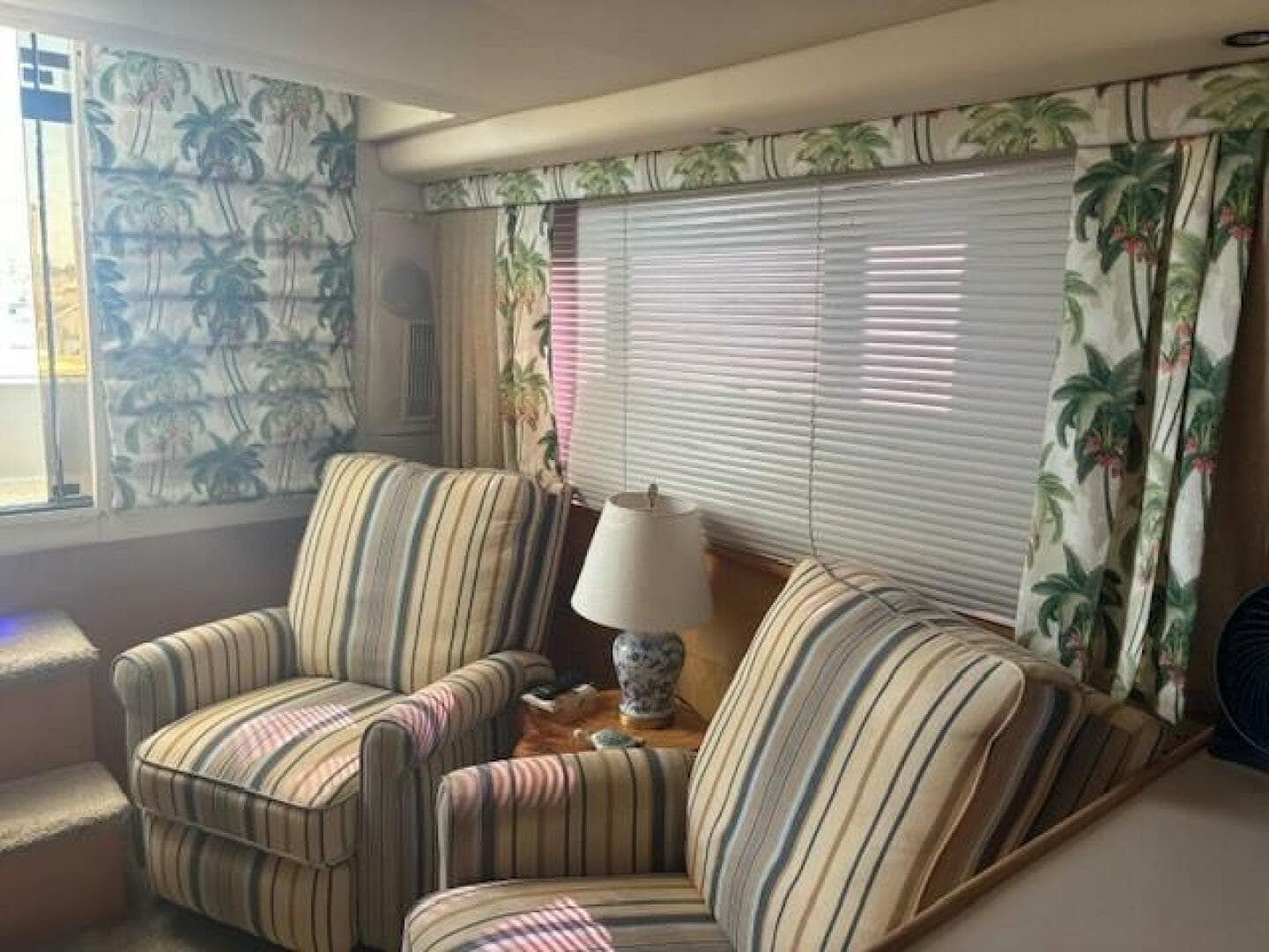 1996 Carver 355 Aft Cabin — photo 10