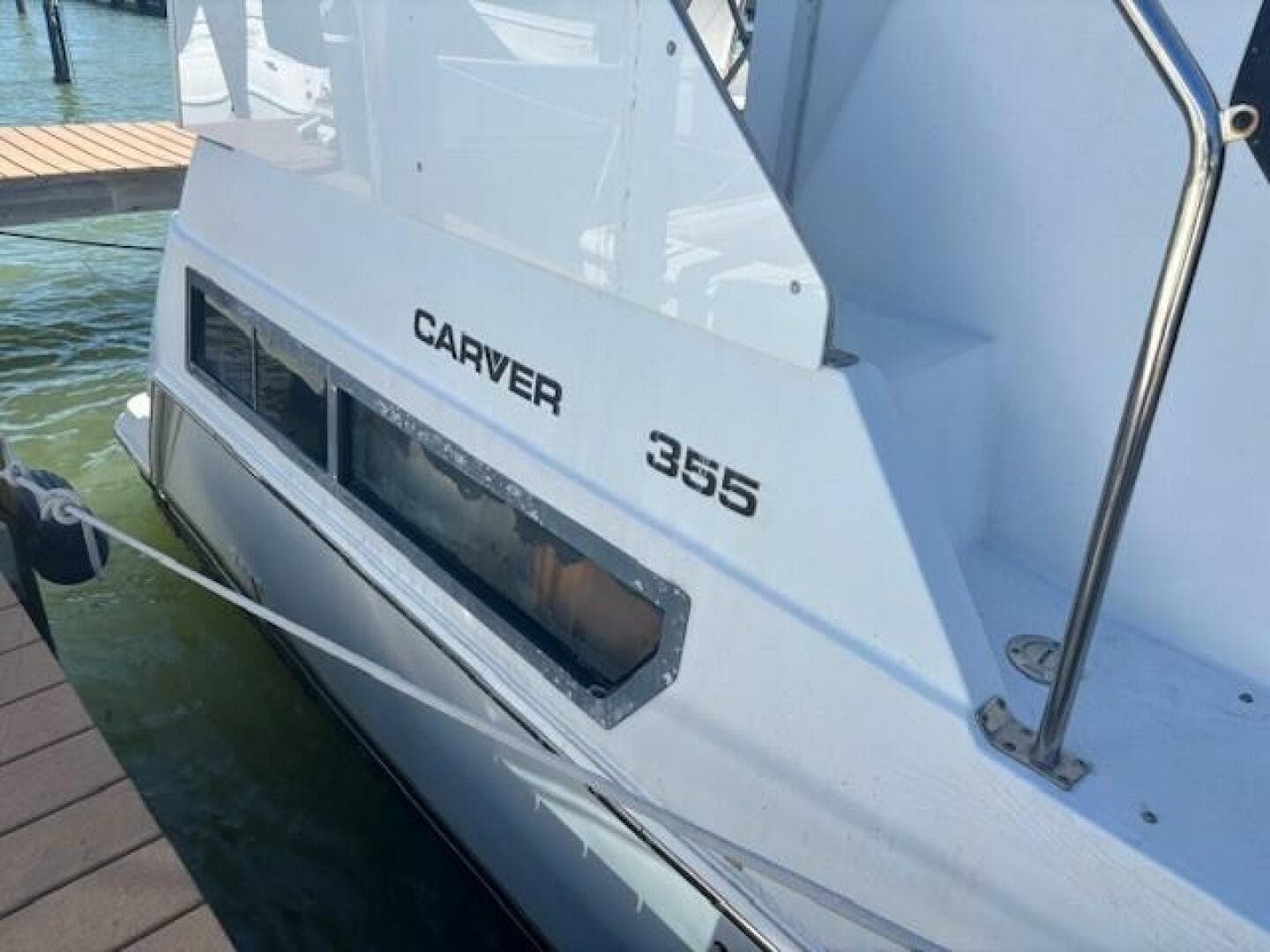 1996 Carver 355 Aft Cabin — photo 4