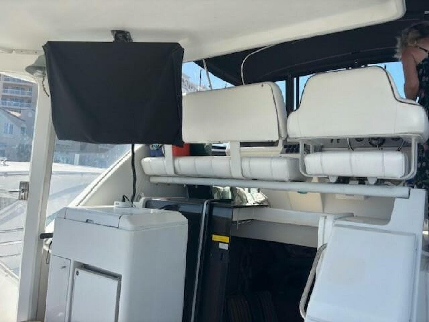 1996 Carver 355 Aft Cabin — photo 17