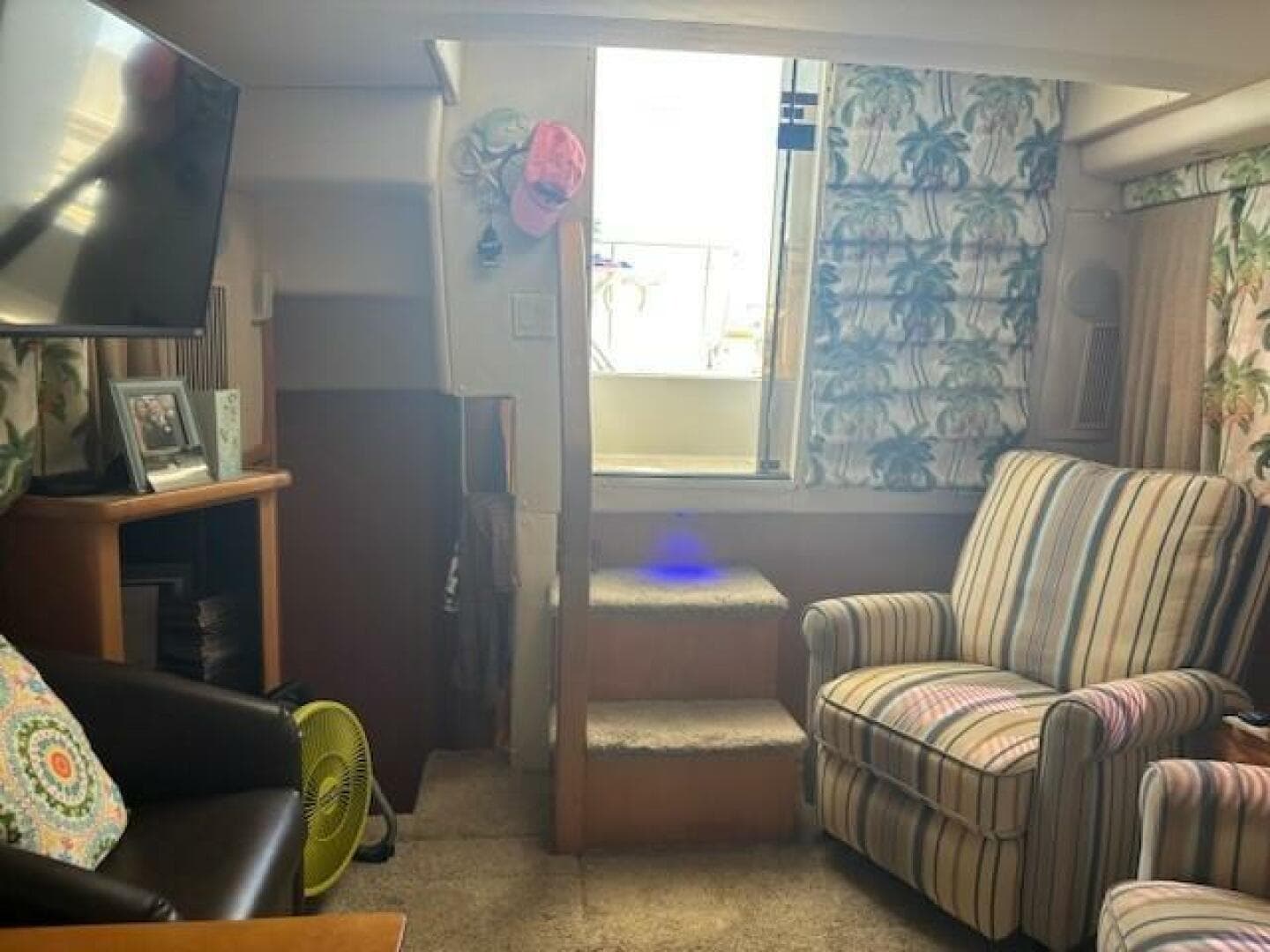 1996 Carver 355 Aft Cabin — photo 9