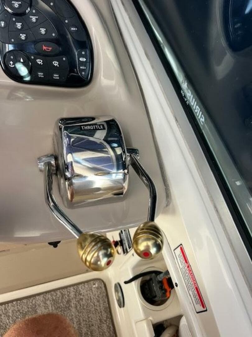 2005 Sea Ray 320 Sundancer — photo 17