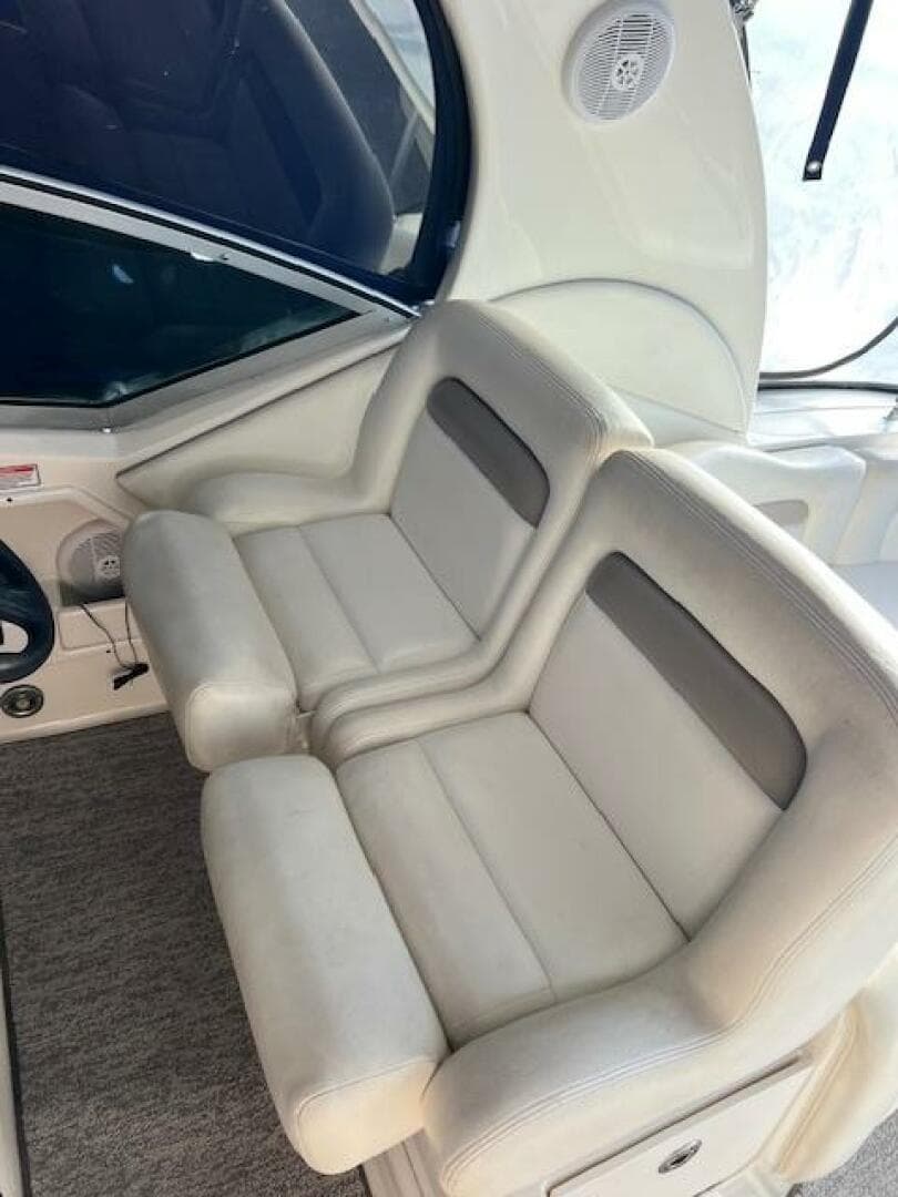 2005 Sea Ray 320 Sundancer — photo 19