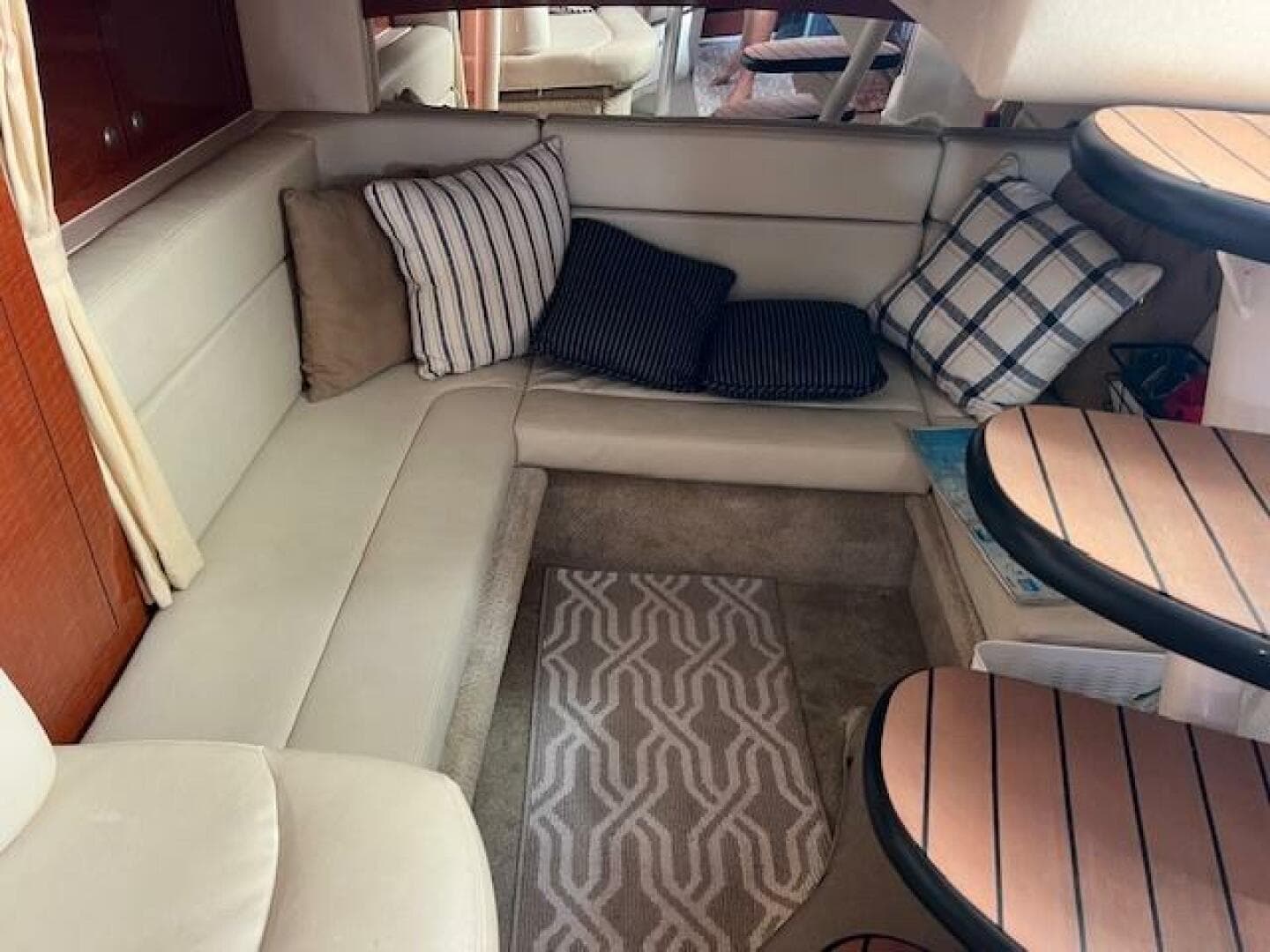 2005 Sea Ray 320 Sundancer — photo 23