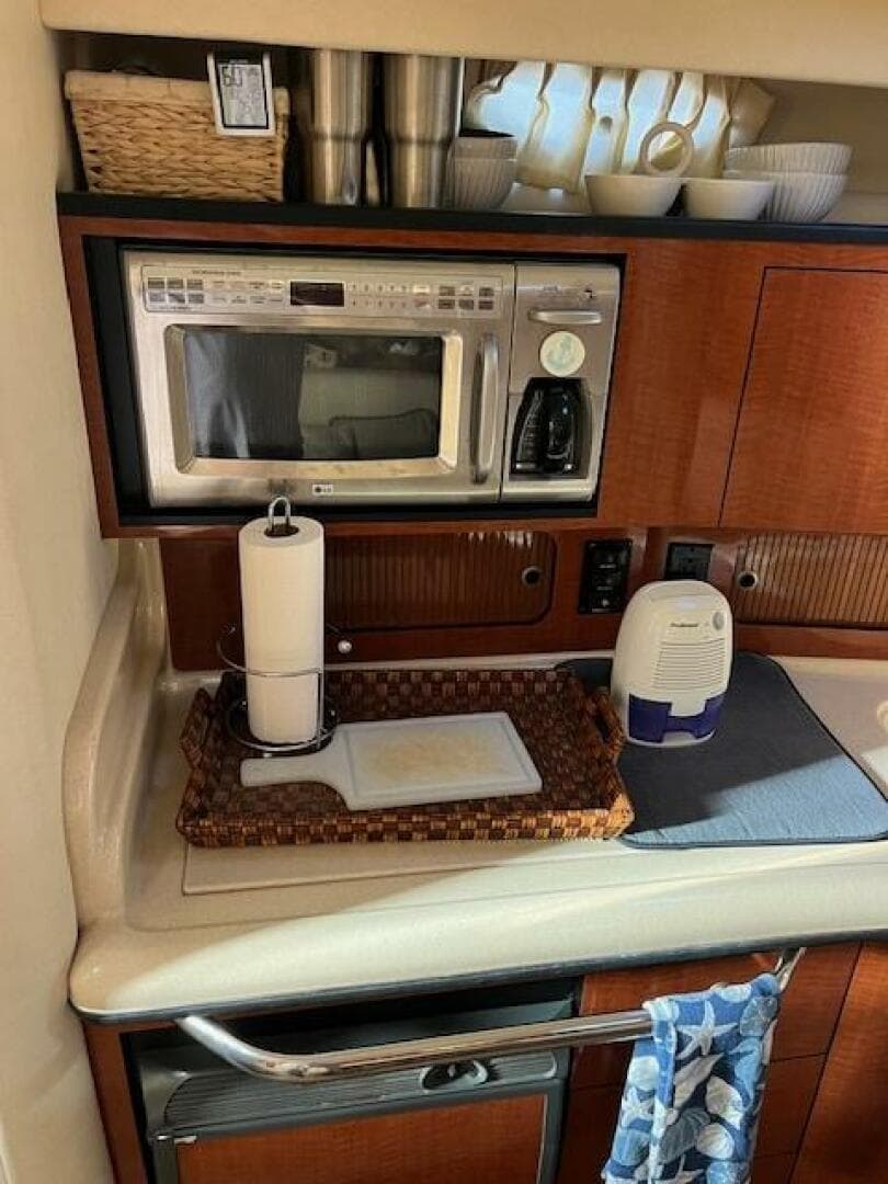 2005 Sea Ray 320 Sundancer — photo 25