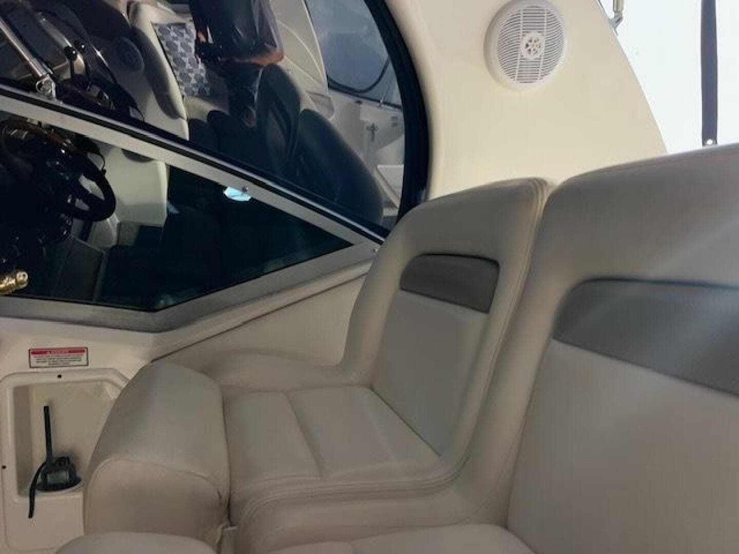 2005 Sea Ray 320 Sundancer — photo 14