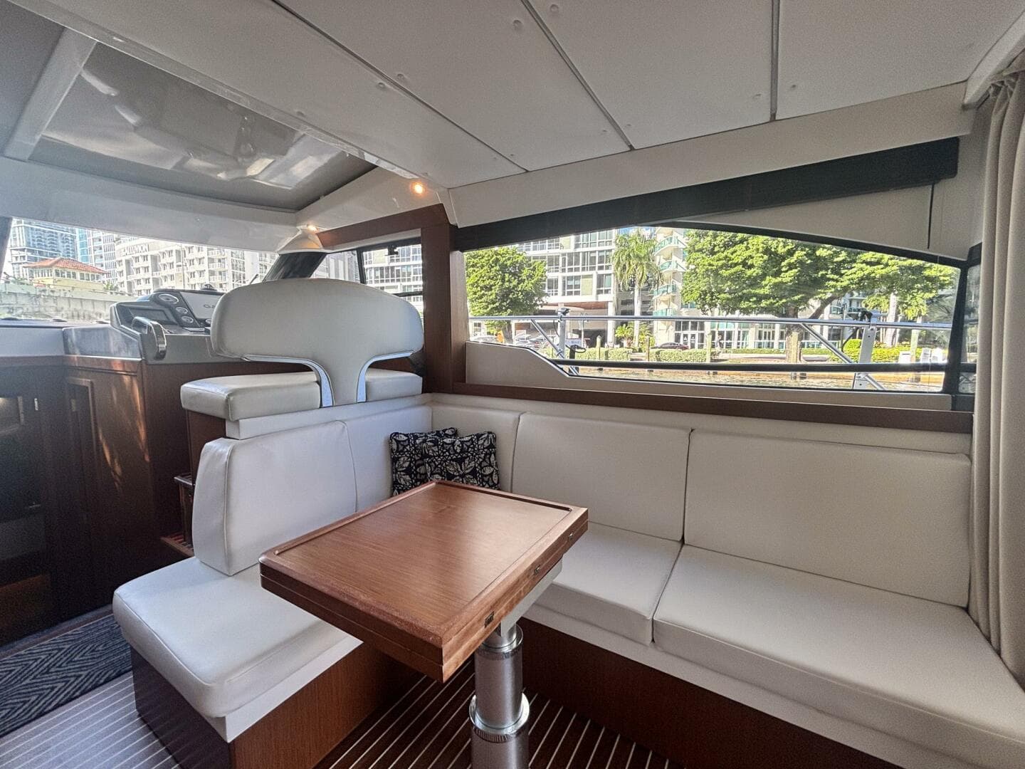 2015 Bavaria 420 Virtess Coupe — photo 6