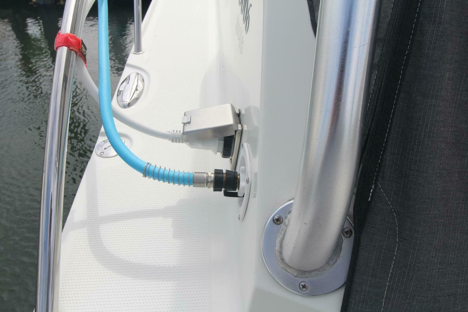 2007 Sailfish 3006 Walkaround — photo 10