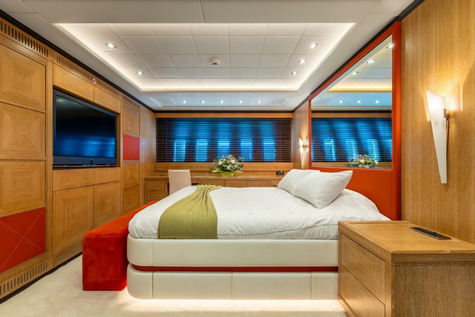 2008 Overmarine Mangusta 108 — photo 17