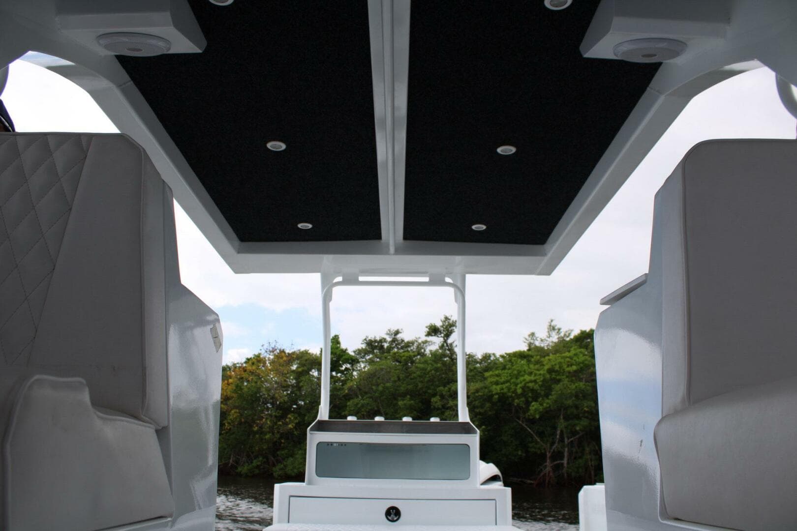2024 Custom Genesis Craft 2700 Cuddy — photo 9