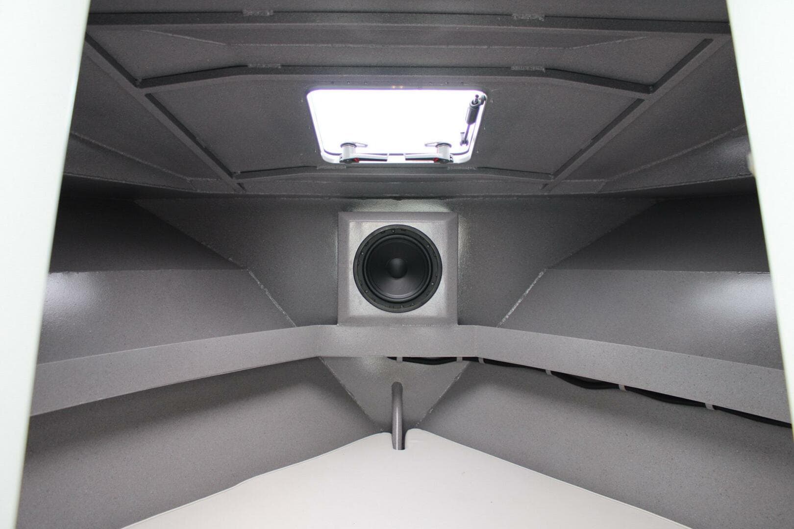 2024 Custom Genesis Craft 2700 Cuddy — photo 15