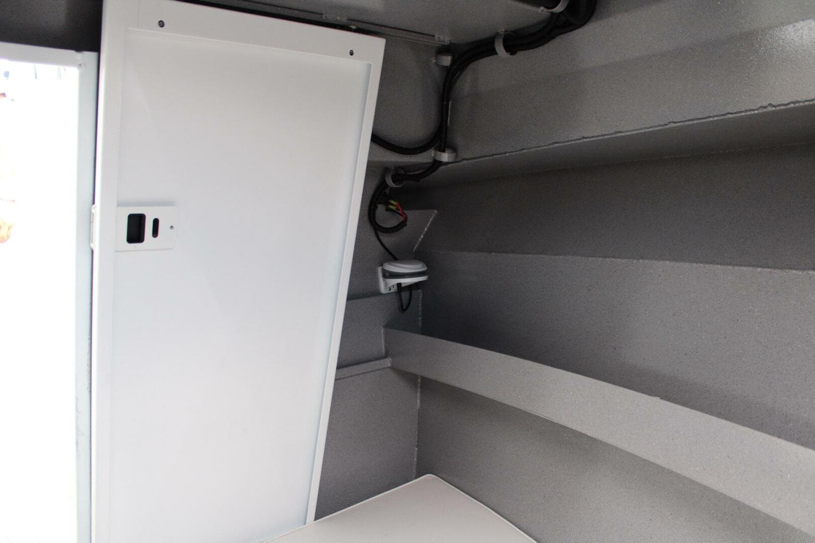 2024 Custom Genesis Craft 2700 Cuddy — photo 16