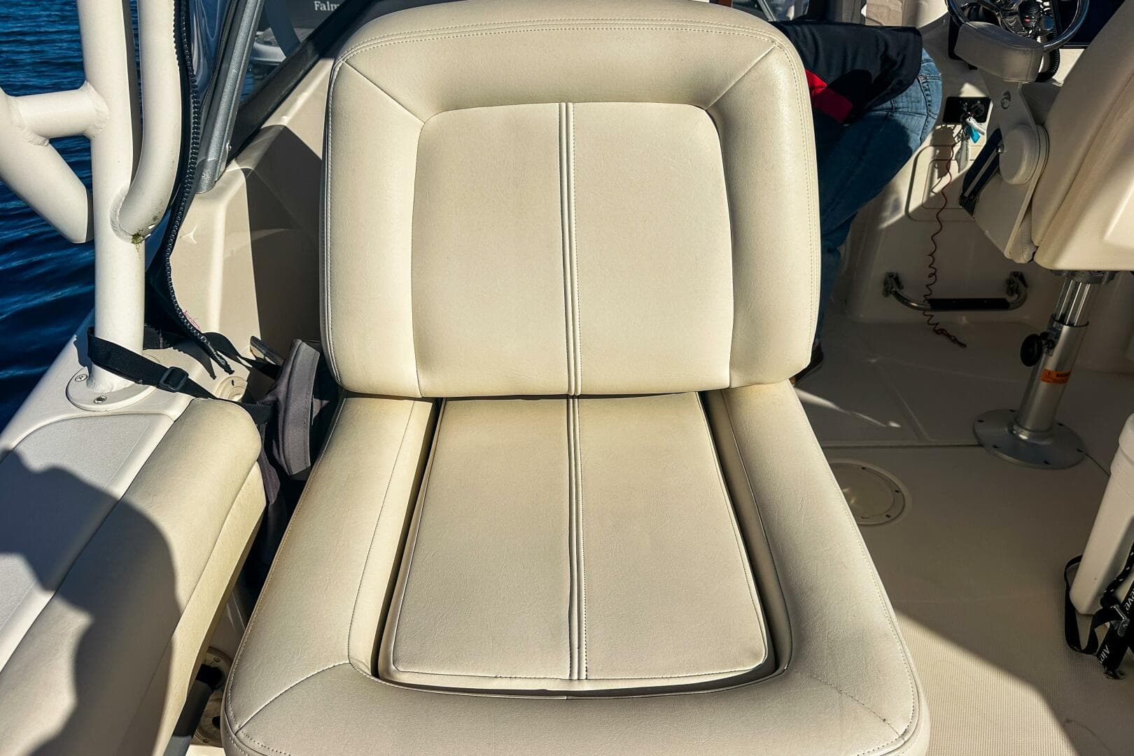 2016 Grady-White 255 Freedom — photo 10