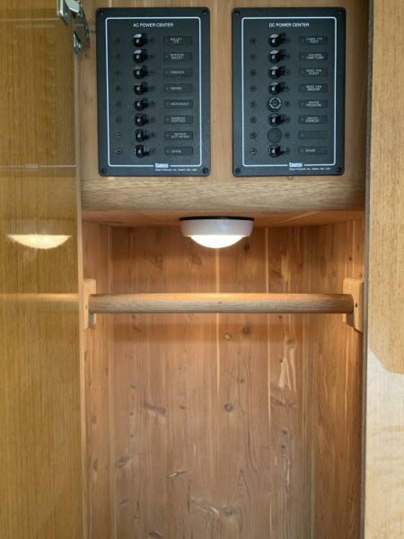 2000 Viking 50 Convertible Sportfish — photo 23